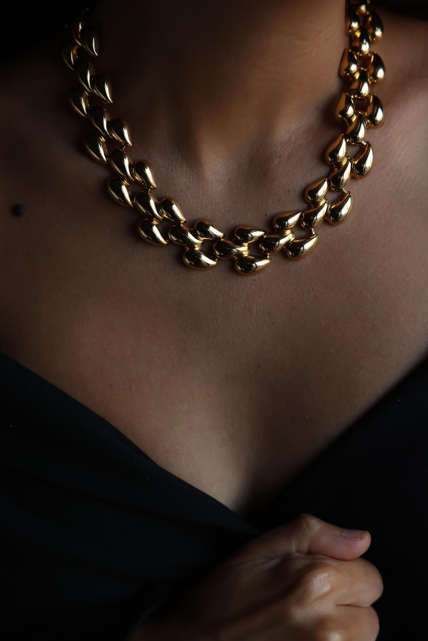 Gold-Tone Teardrop Link Necklace|Vintage Baazaar 
