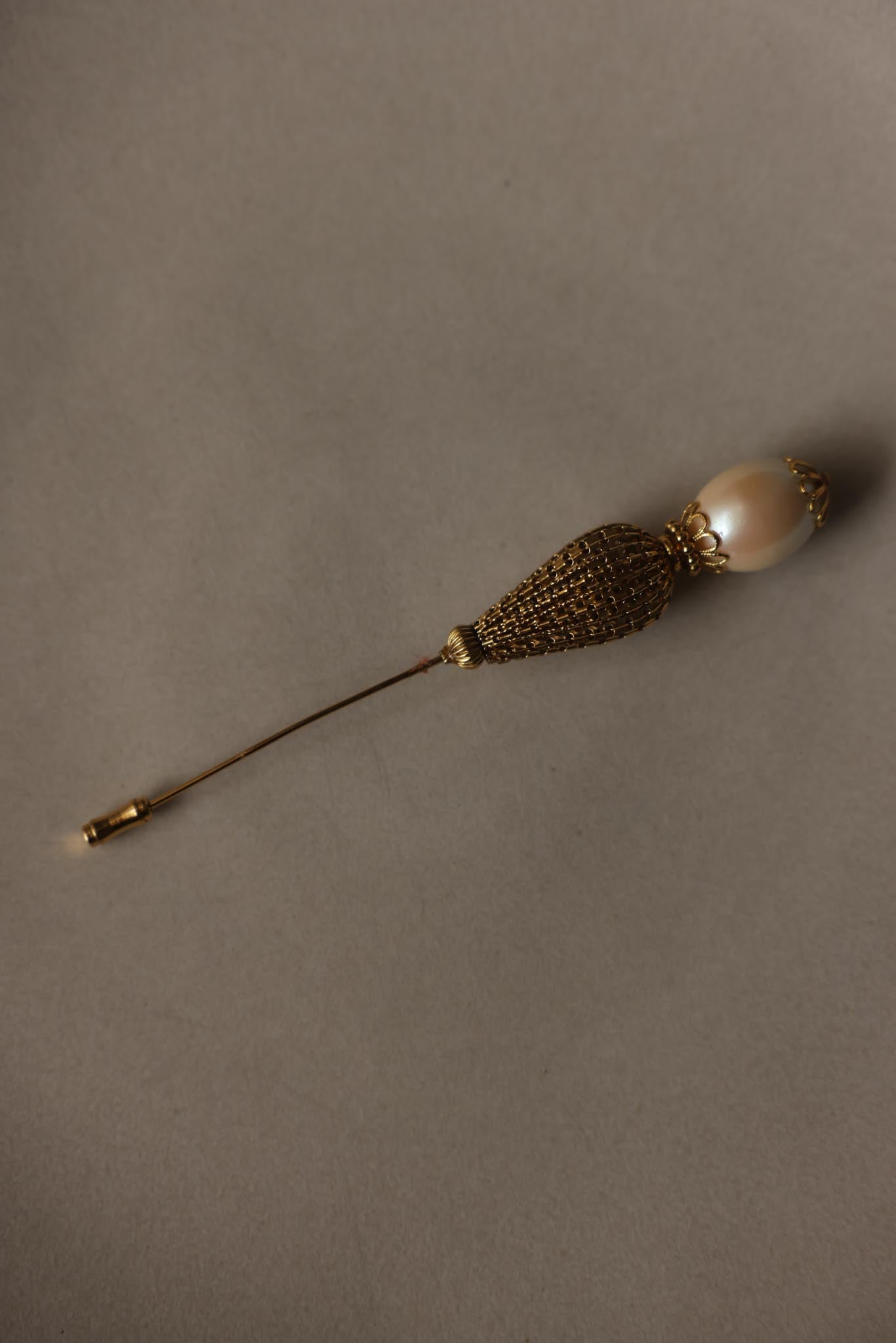 1960s Gold Tone Faux Pearl Rhinestone Hat Stick Pin|Vintage Baazaar 