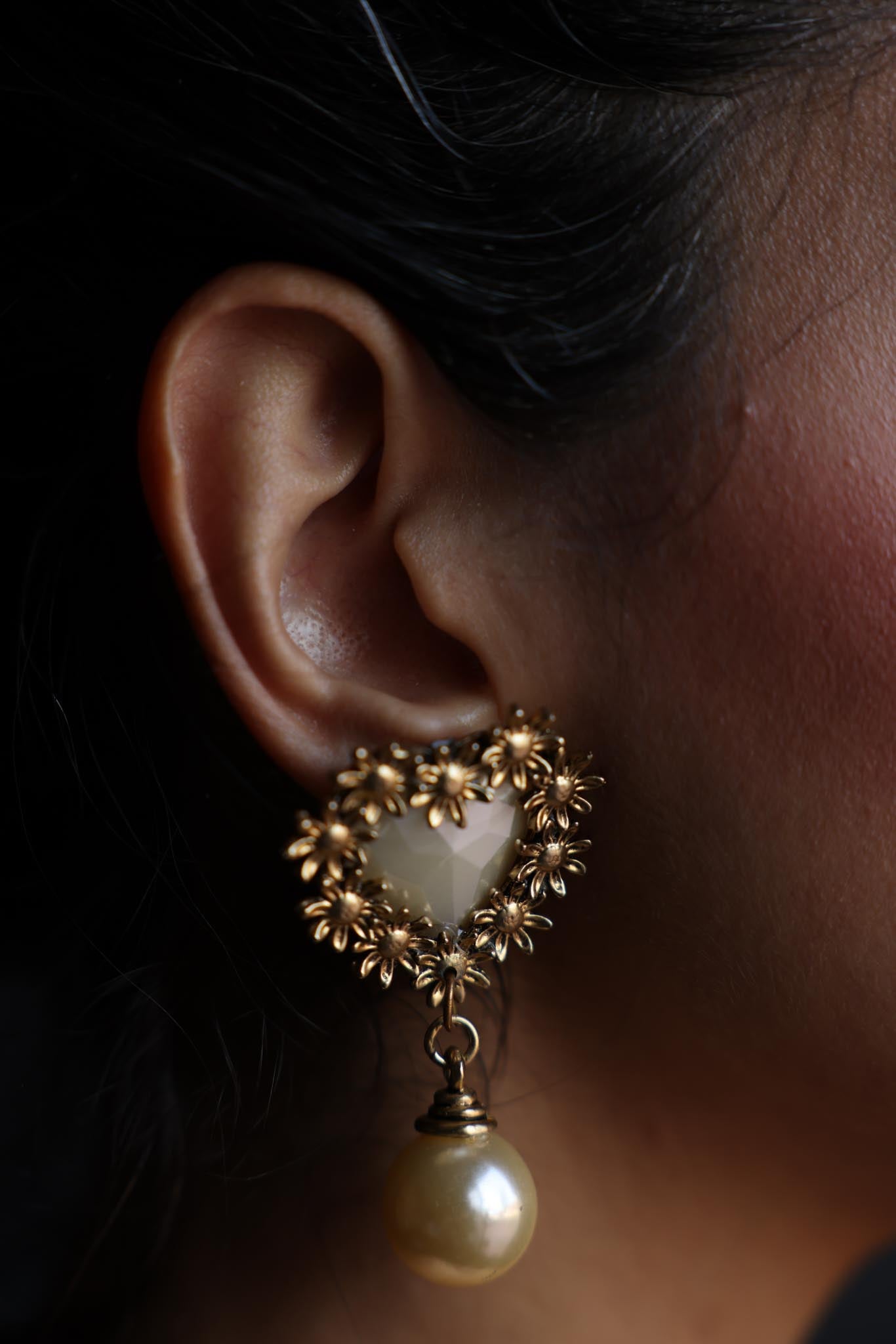 Heart & Pearl Clip-On Earrings|Vintage Baazaar 