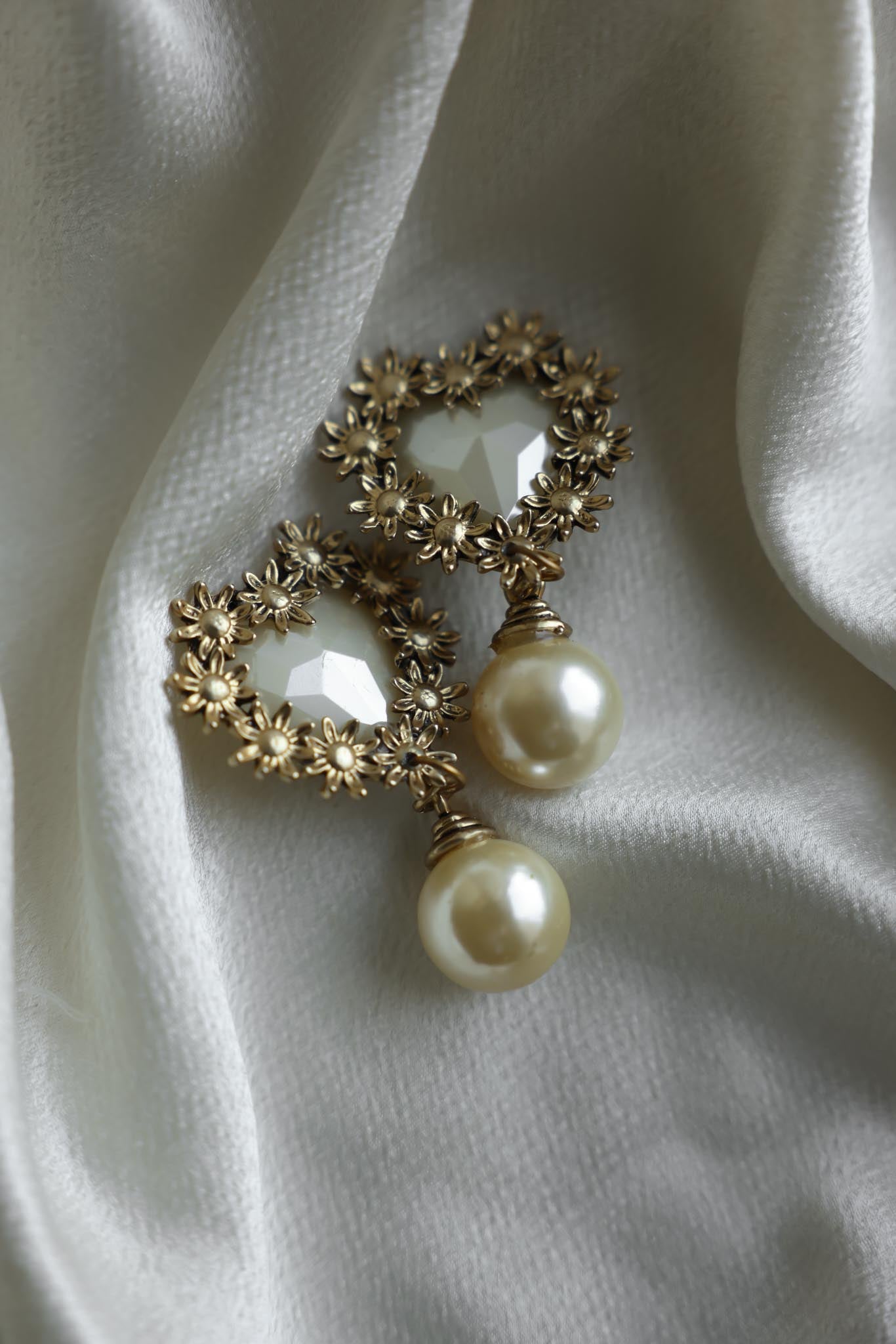 Heart & Pearl Clip-On Earrings|Vintage Baazaar 