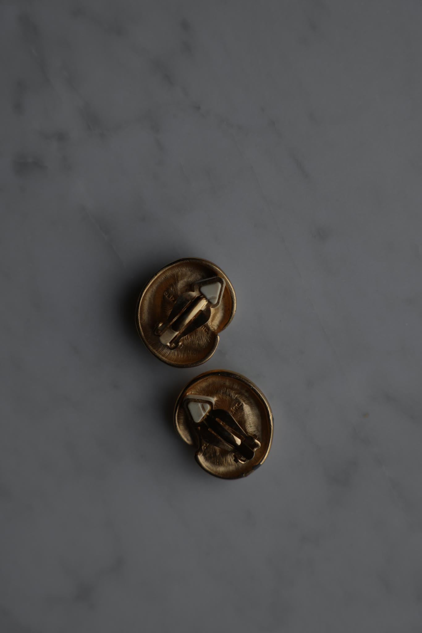 Round Spiral Matte Gold Liz Claiborne Clip-On Earrings|Vintage Baazaar 
