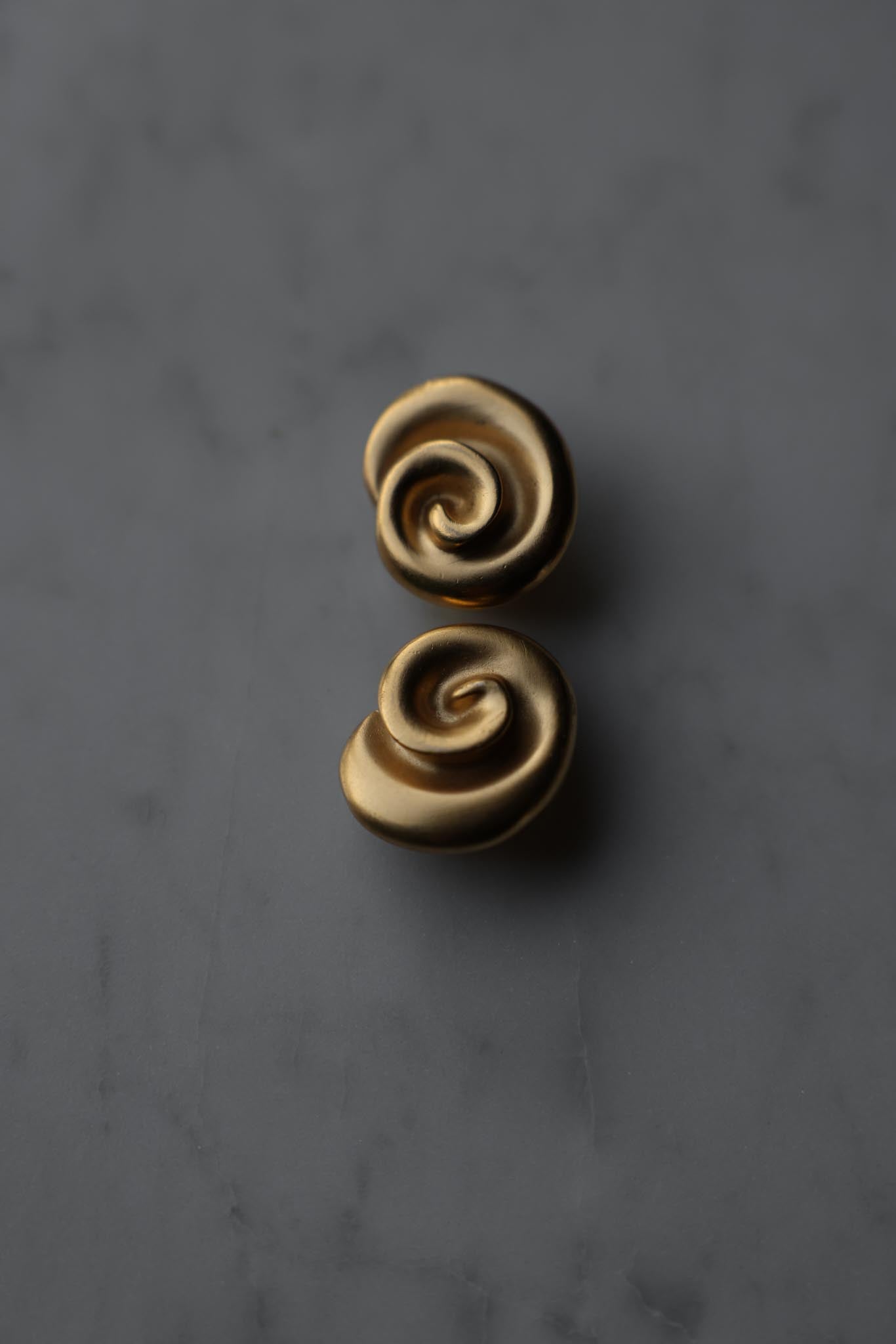Round Spiral Matte Gold Liz Claiborne Clip-On Earrings|Vintage Baazaar 