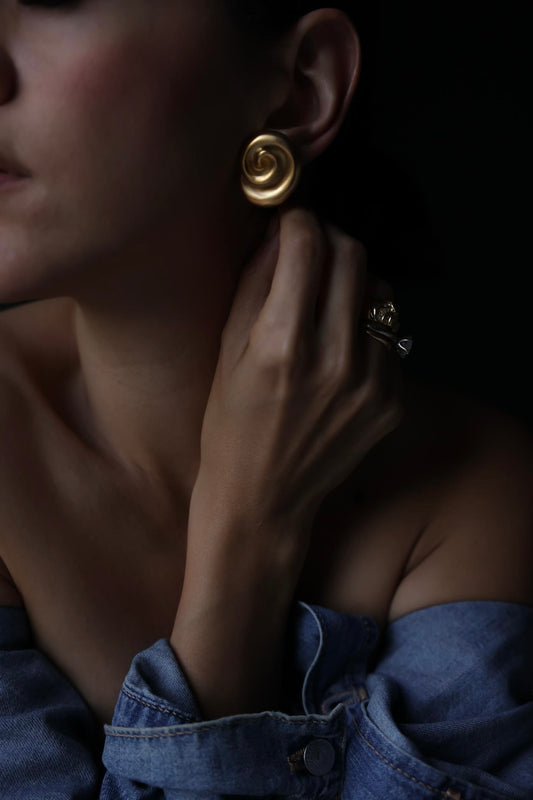 Round Spiral Matte Gold Liz Claiborne Clip-On Earrings|Vintage Baazaar 