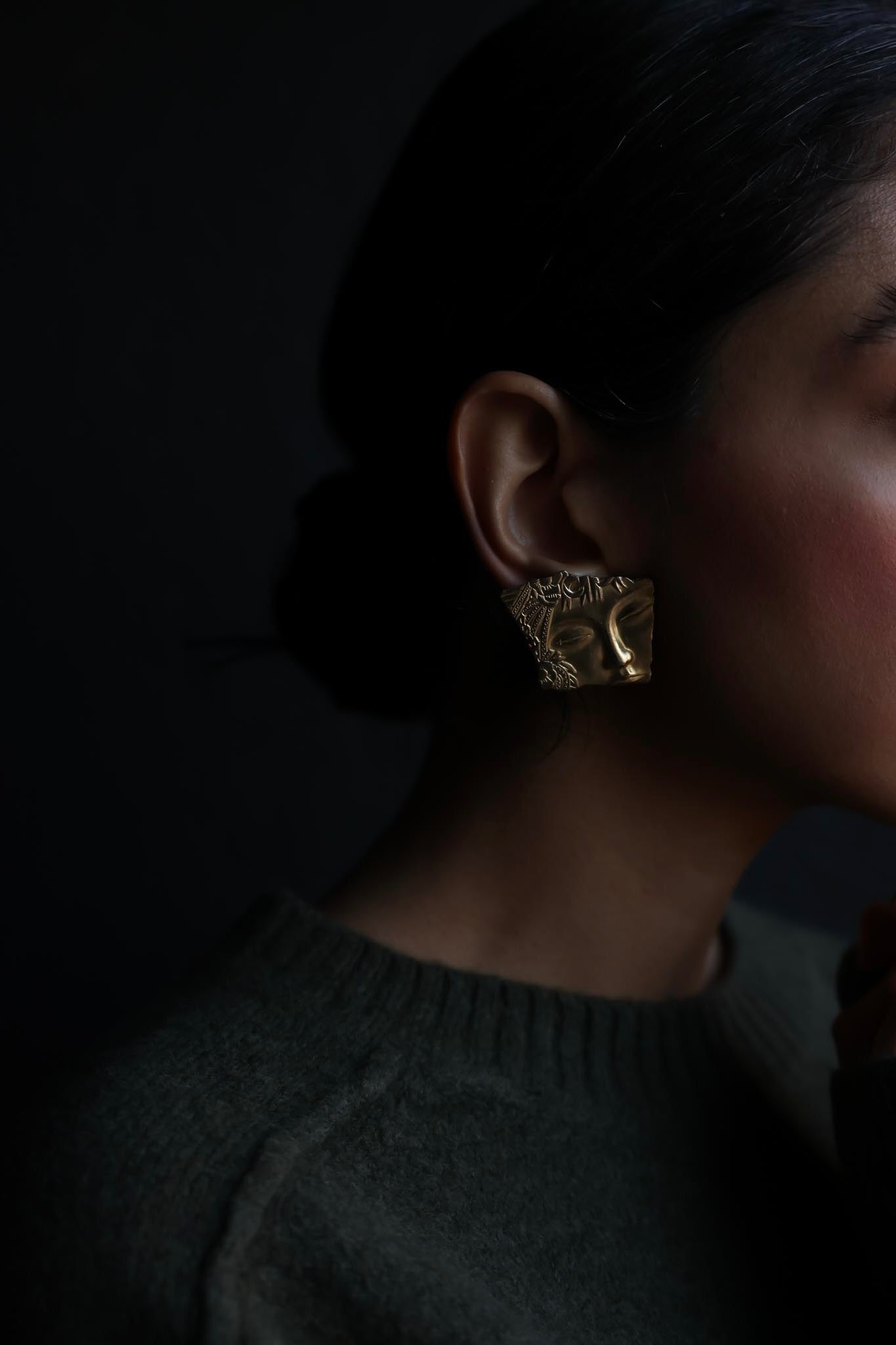 Golden Face Vintage Clip-On Earrings|Vintage Baazaar 