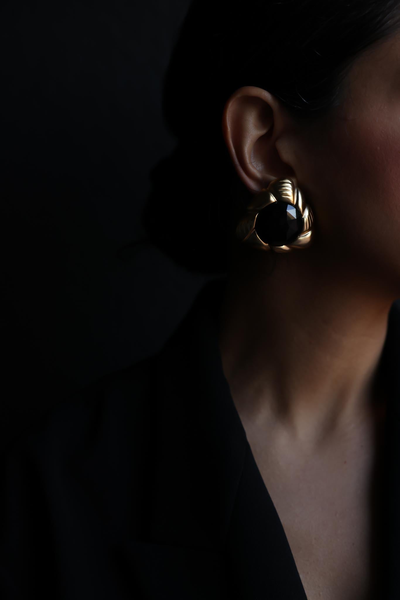 Obsidian Crest Clip On Earrings|Vintage Baazaar 