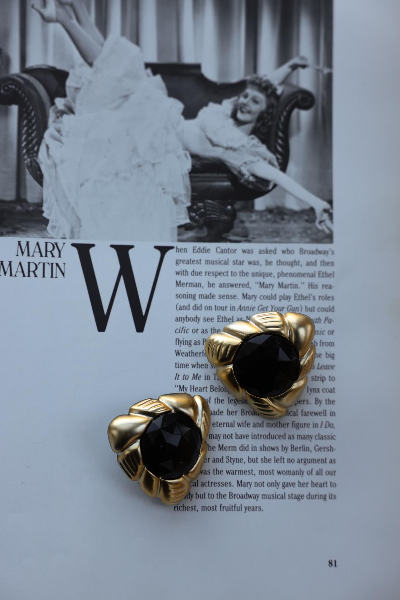 Obsidian Crest Clip On Earrings|Vintage Baazaar 