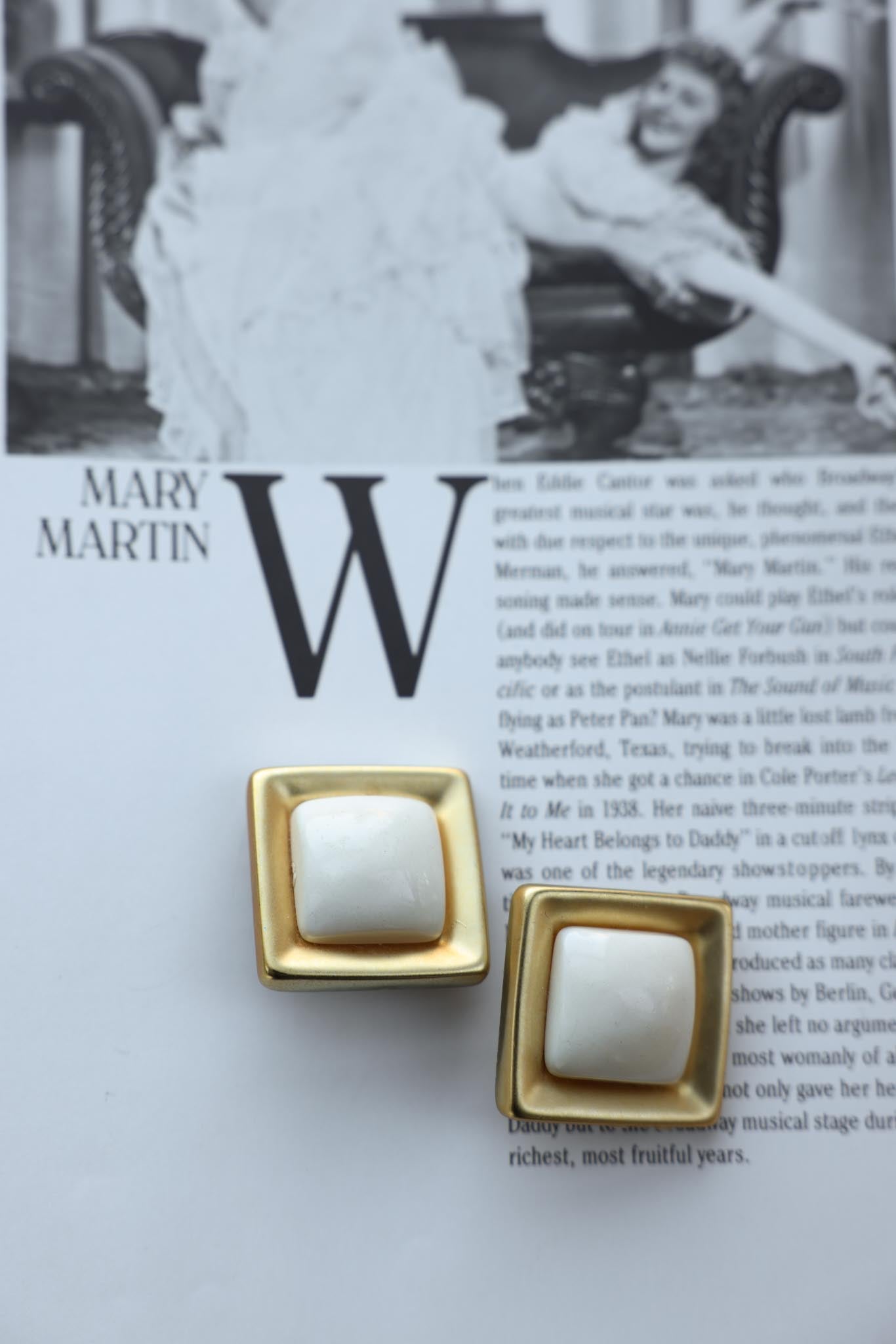 Golden Frame Clip-On Earrings|Vintage Baazaar 