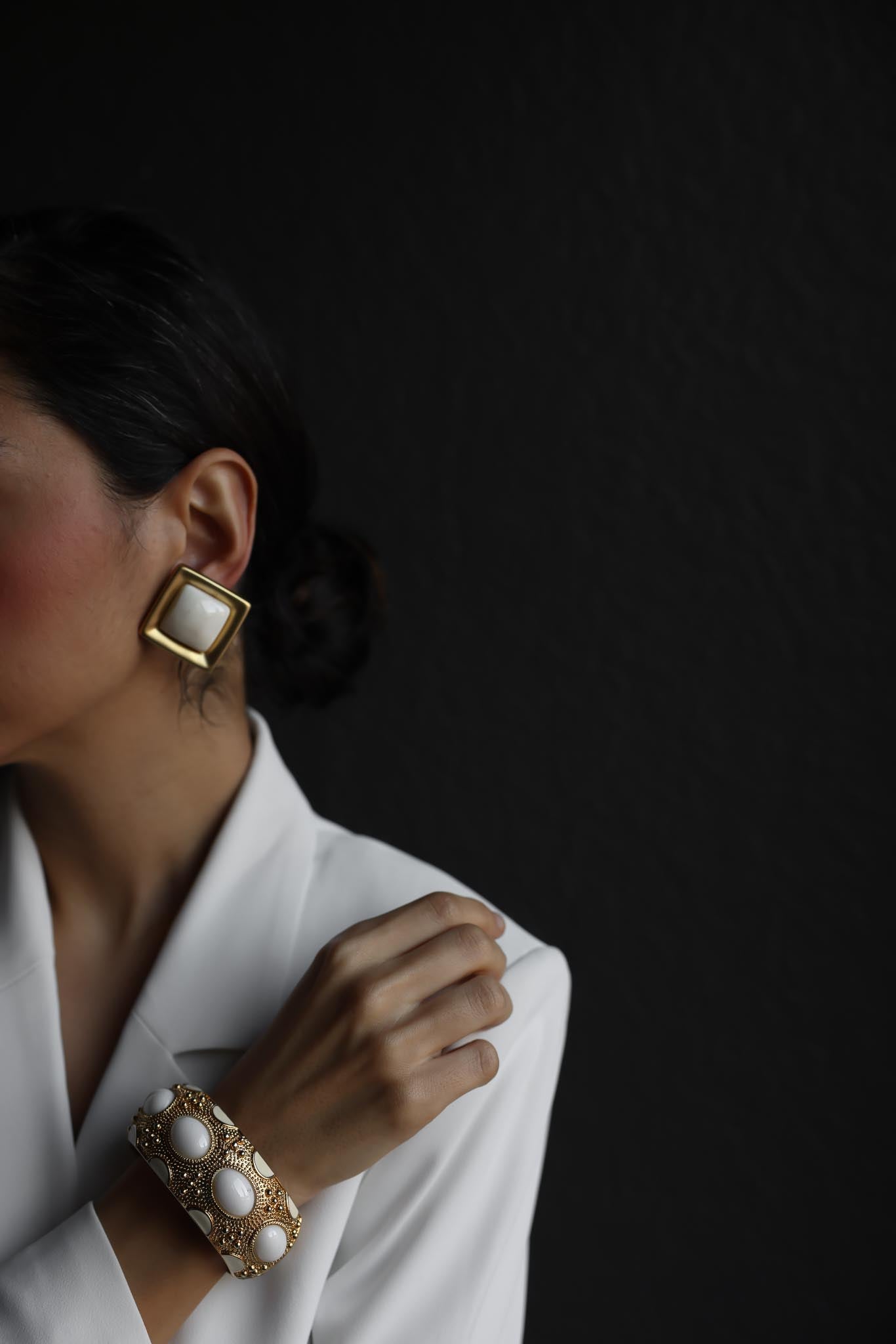 Golden Frame Clip-On Earrings|Vintage Baazaar 