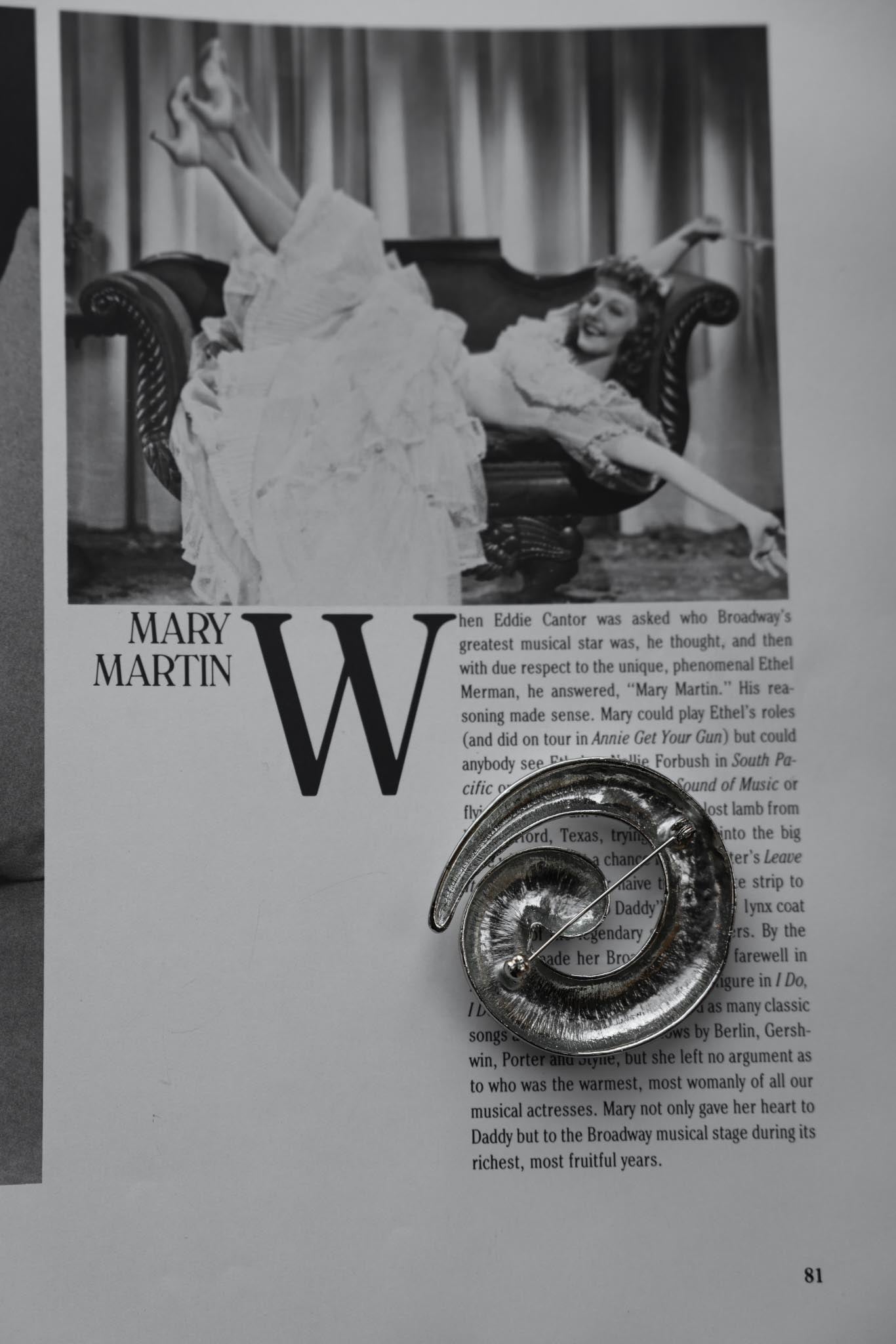Silver Swirl Vintage Brooch|Vintage Baazaar 