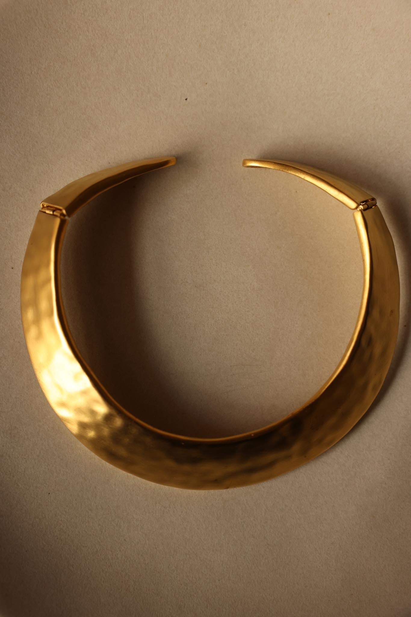 1980s Givenchy Hammered Matte Gold Collar Necklace|Vintage Baazaar 