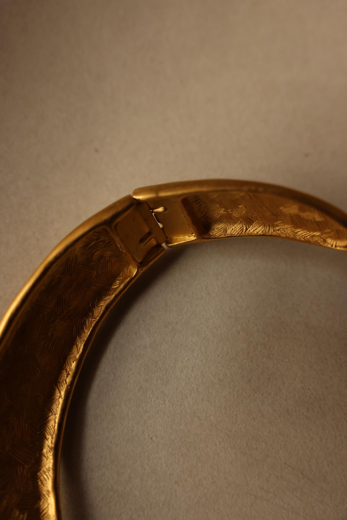 1980s Givenchy Hammered Matte Gold Collar Necklace|Vintage Baazaar 