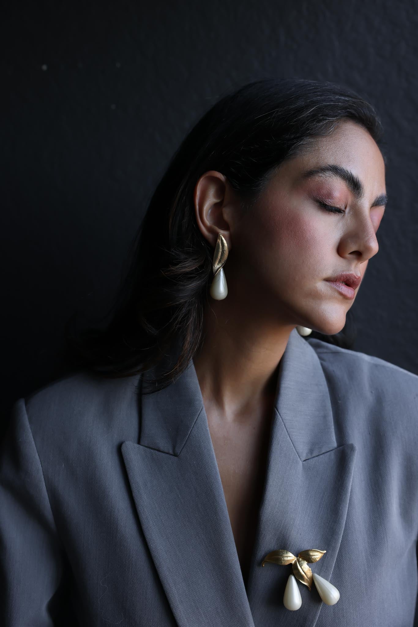 Golden Lily Teardrop Set Earrings & Brooch|Vintage Baazaar 