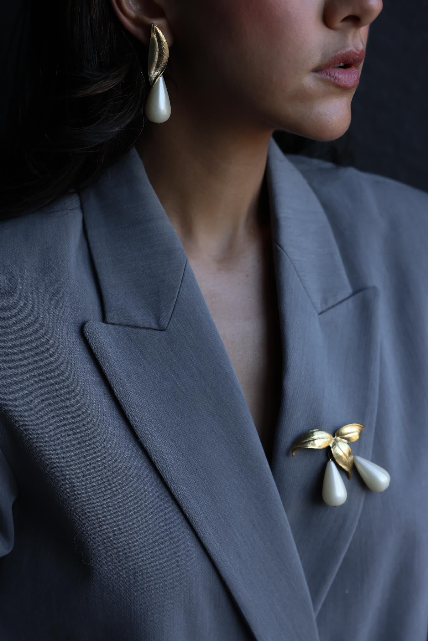Golden Lily Teardrop Set Earrings & Brooch|Vintage Baazaar 