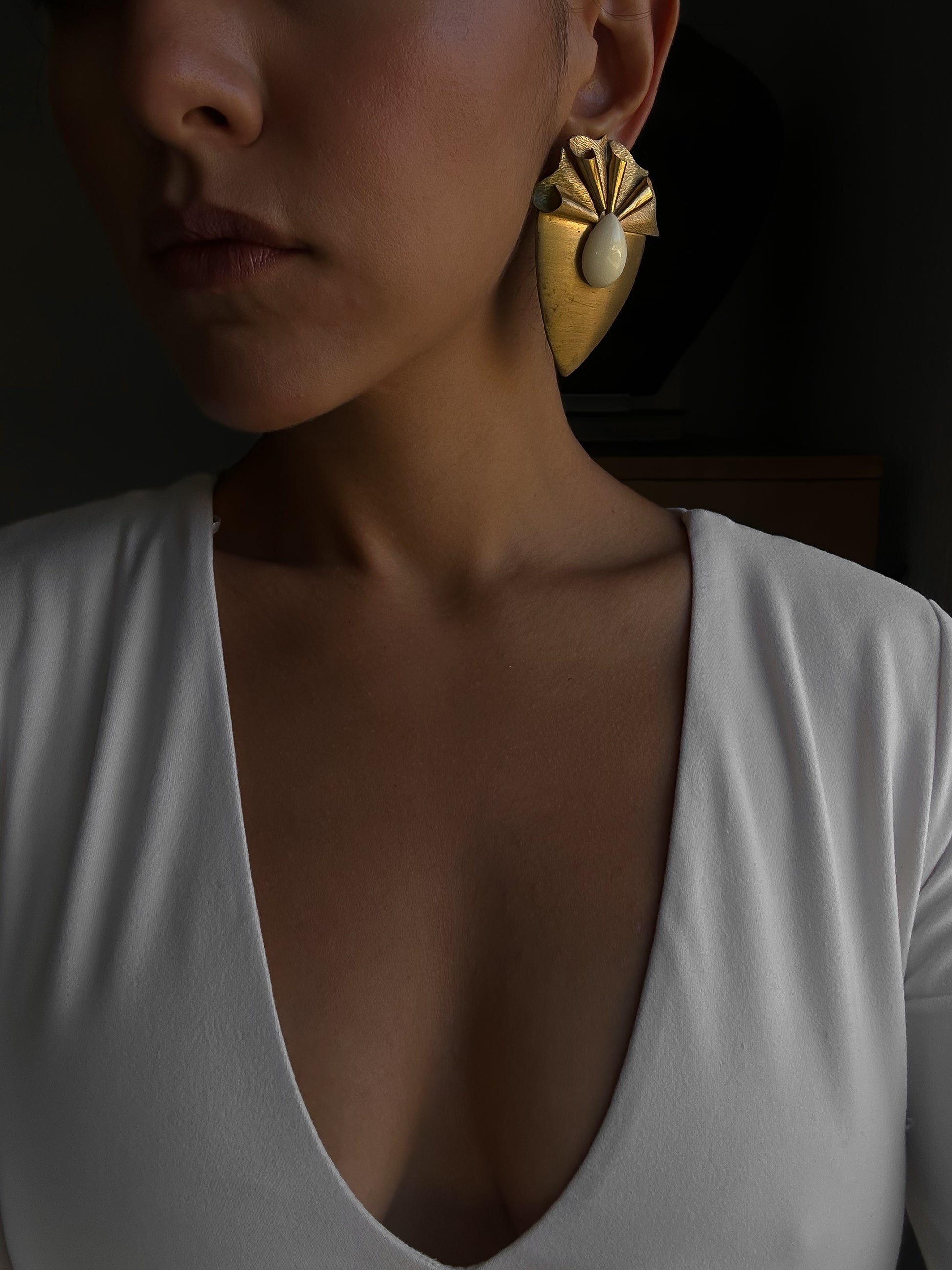 Golden Crest Teardrop  Earrings|Vintage Baazaar 