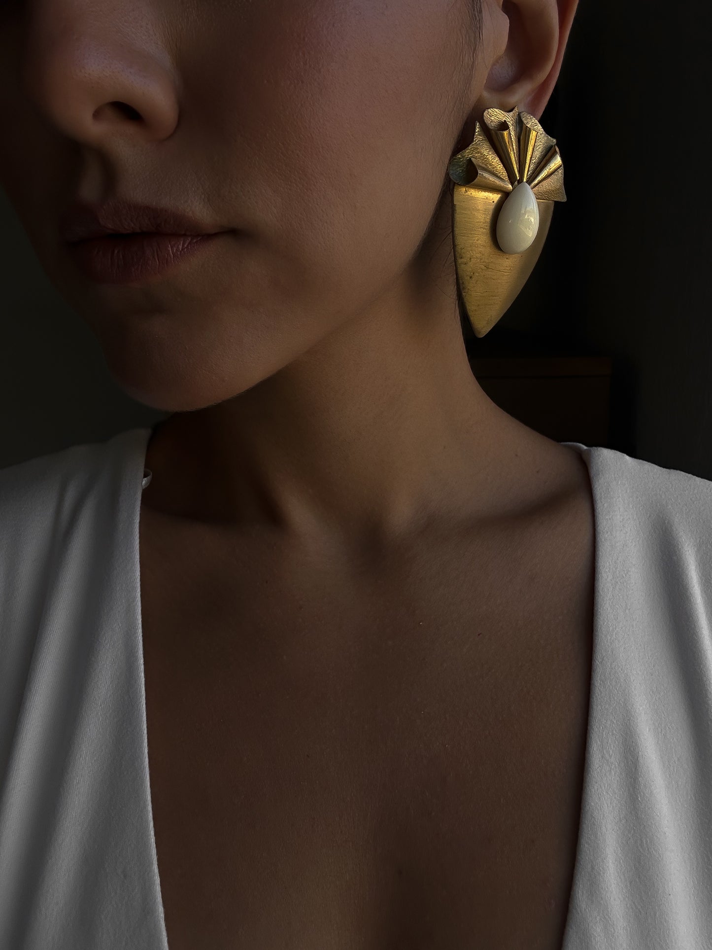 Golden Crest Teardrop  Earrings|Vintage Baazaar 