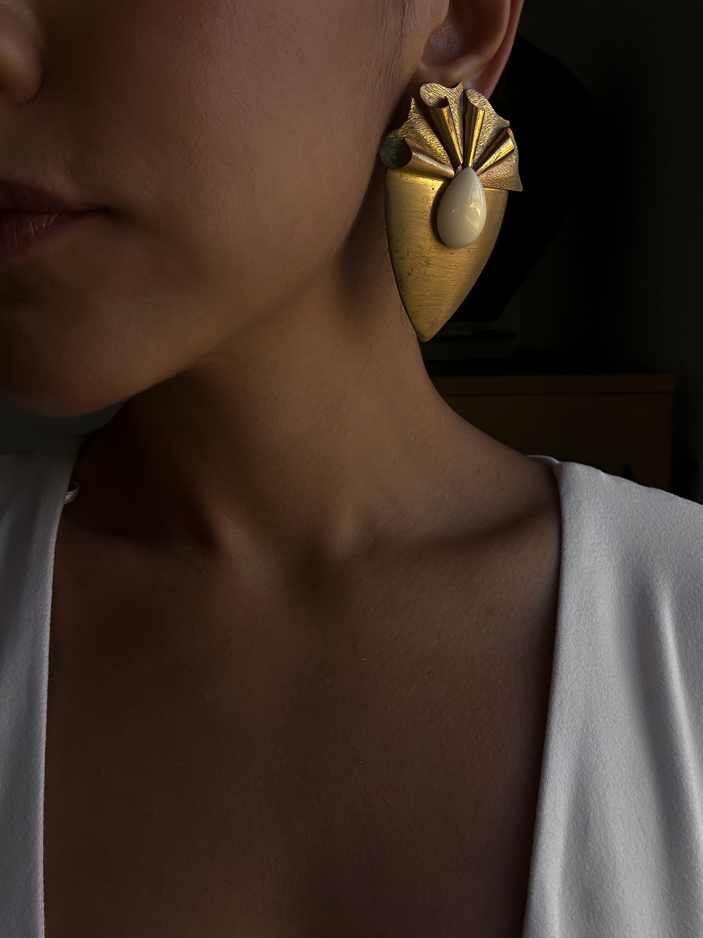 Golden Crest Teardrop  Earrings|Vintage Baazaar 
