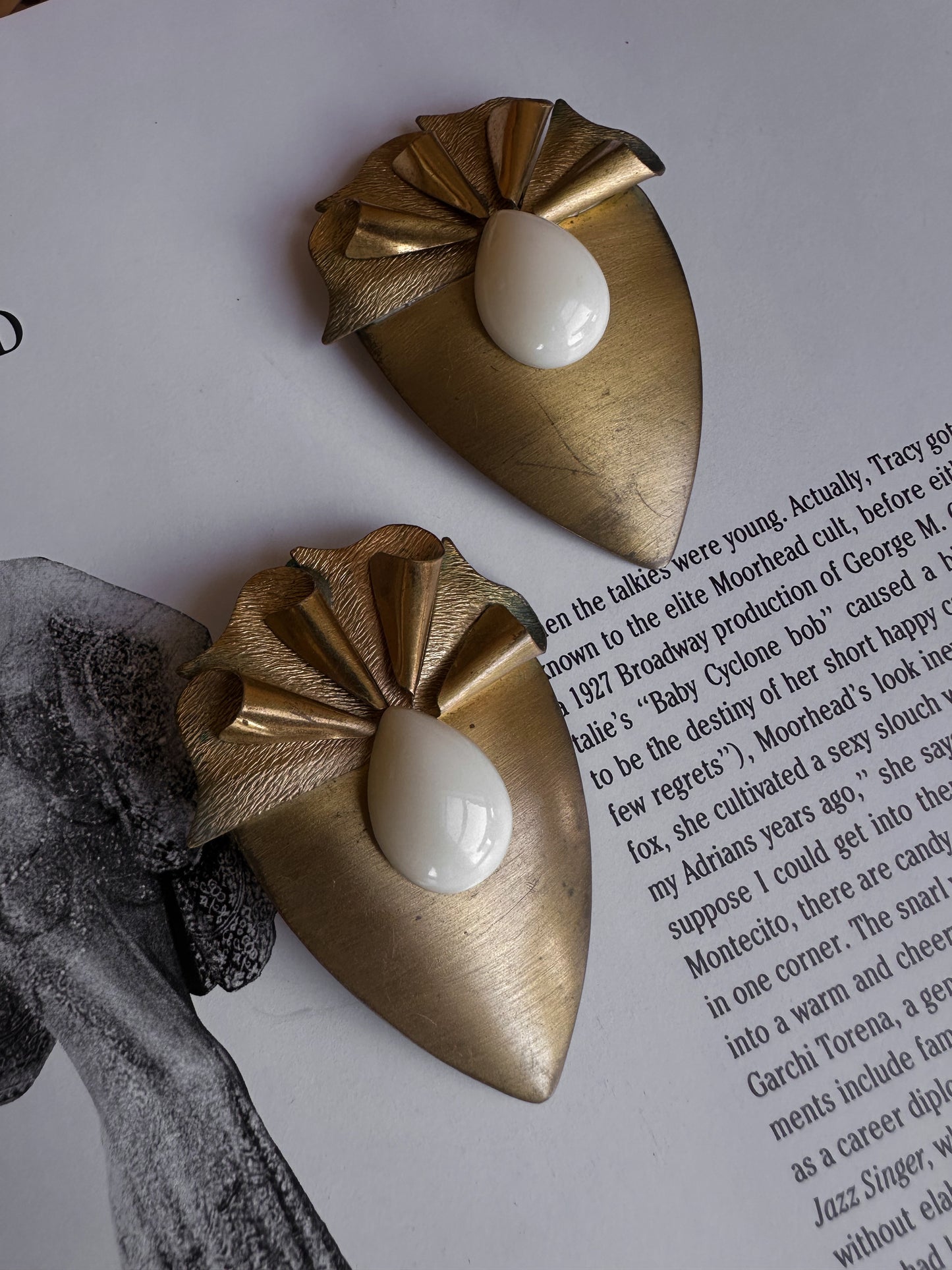 Golden Crest Teardrop  Earrings|Vintage Baazaar 