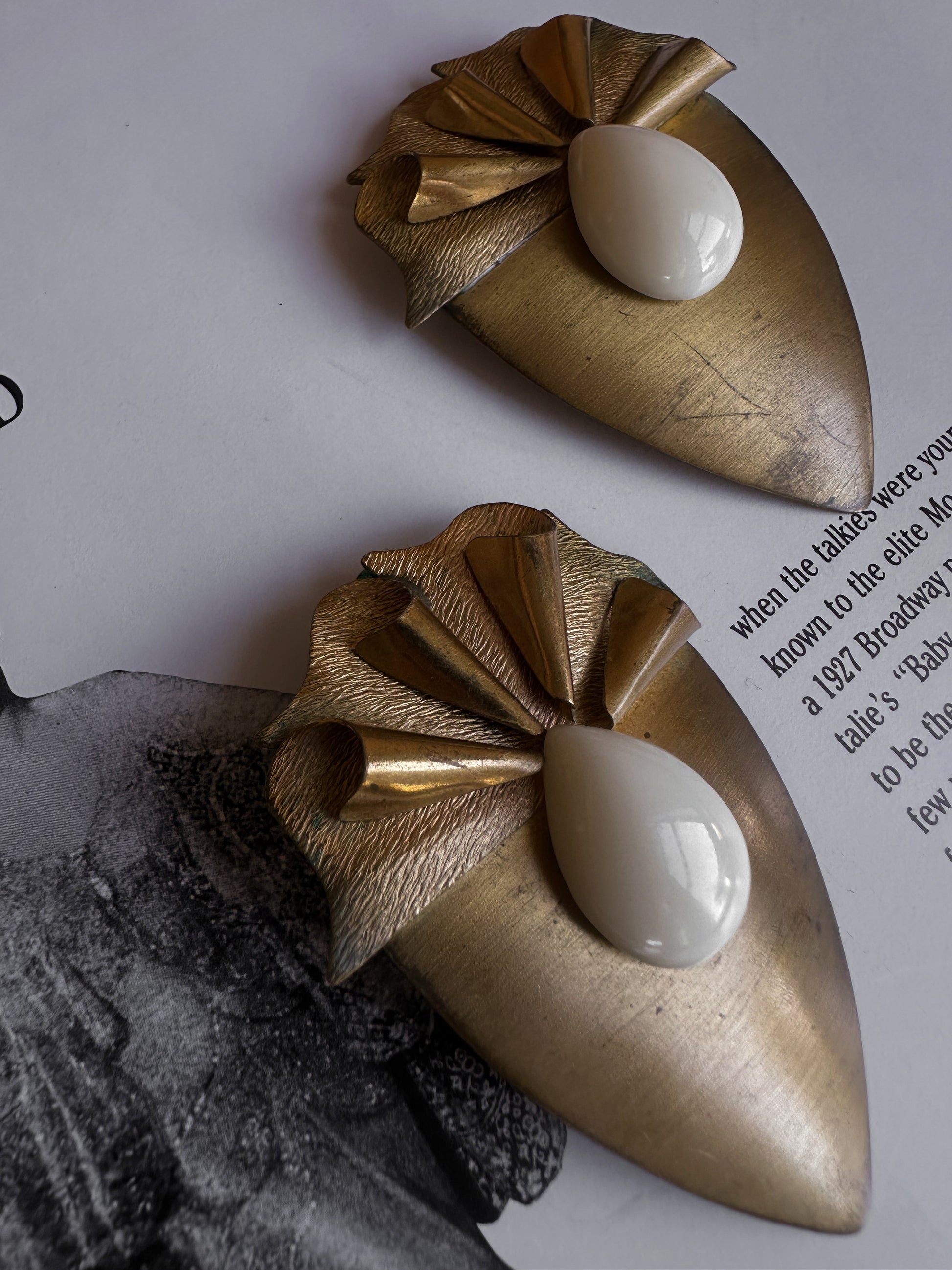 Golden Crest Teardrop  Earrings|Vintage Baazaar 