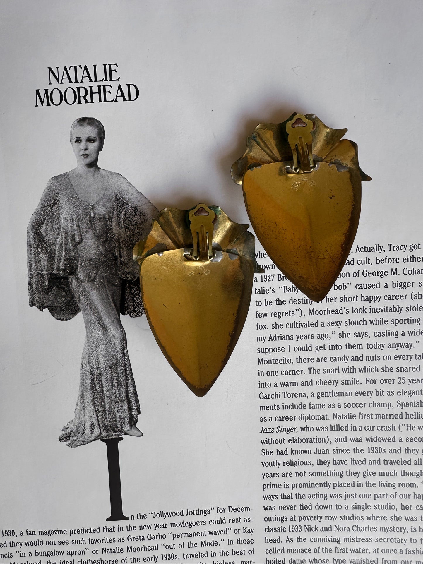 Golden Crest Teardrop  Earrings|Vintage Baazaar 
