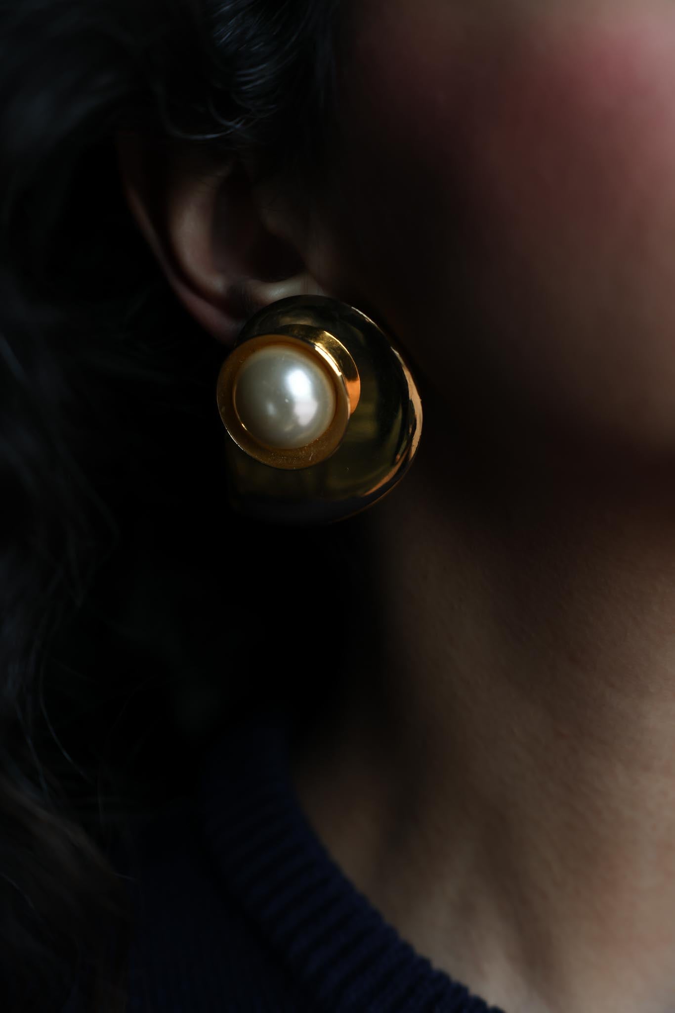 Gilded Swirl Pearl Clip-On Earrings|Vintage Baazaar 