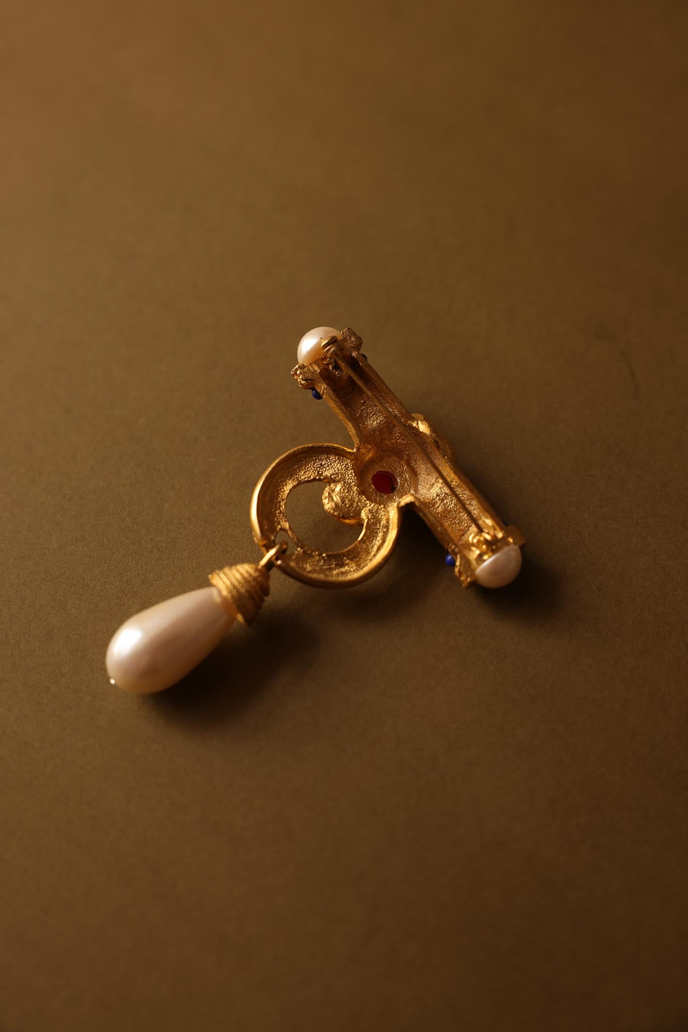 Regal Scroll Brooch with Drop Pearl|Vintage Baazaar 