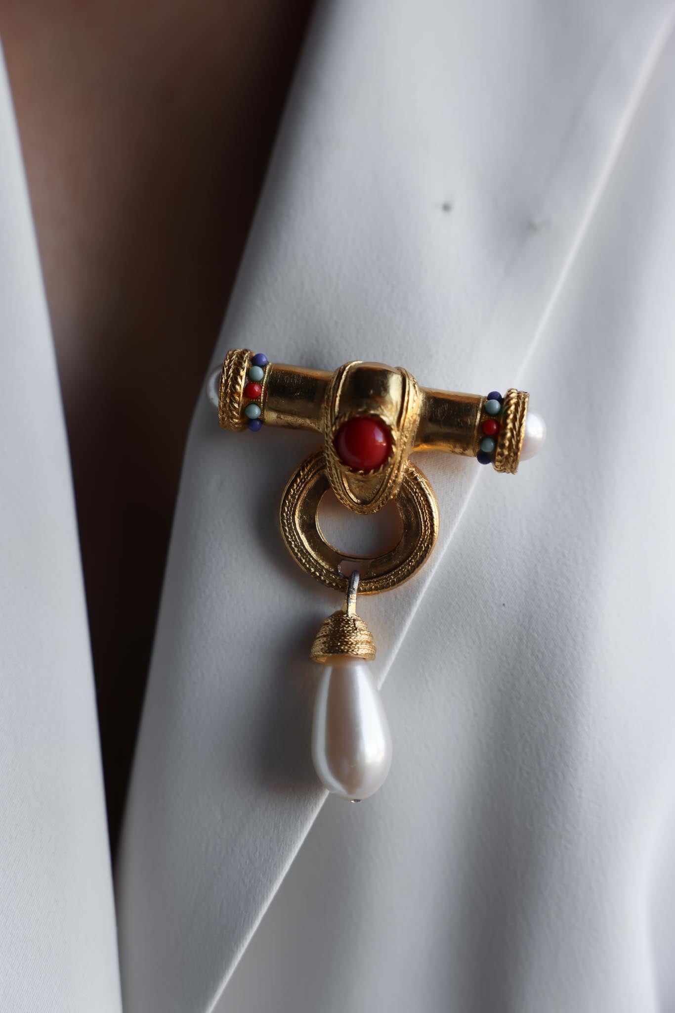 Regal Scroll Brooch with Drop Pearl|Vintage Baazaar 