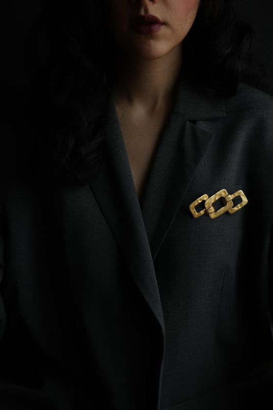 Matte Gold Link Brooch 1980s