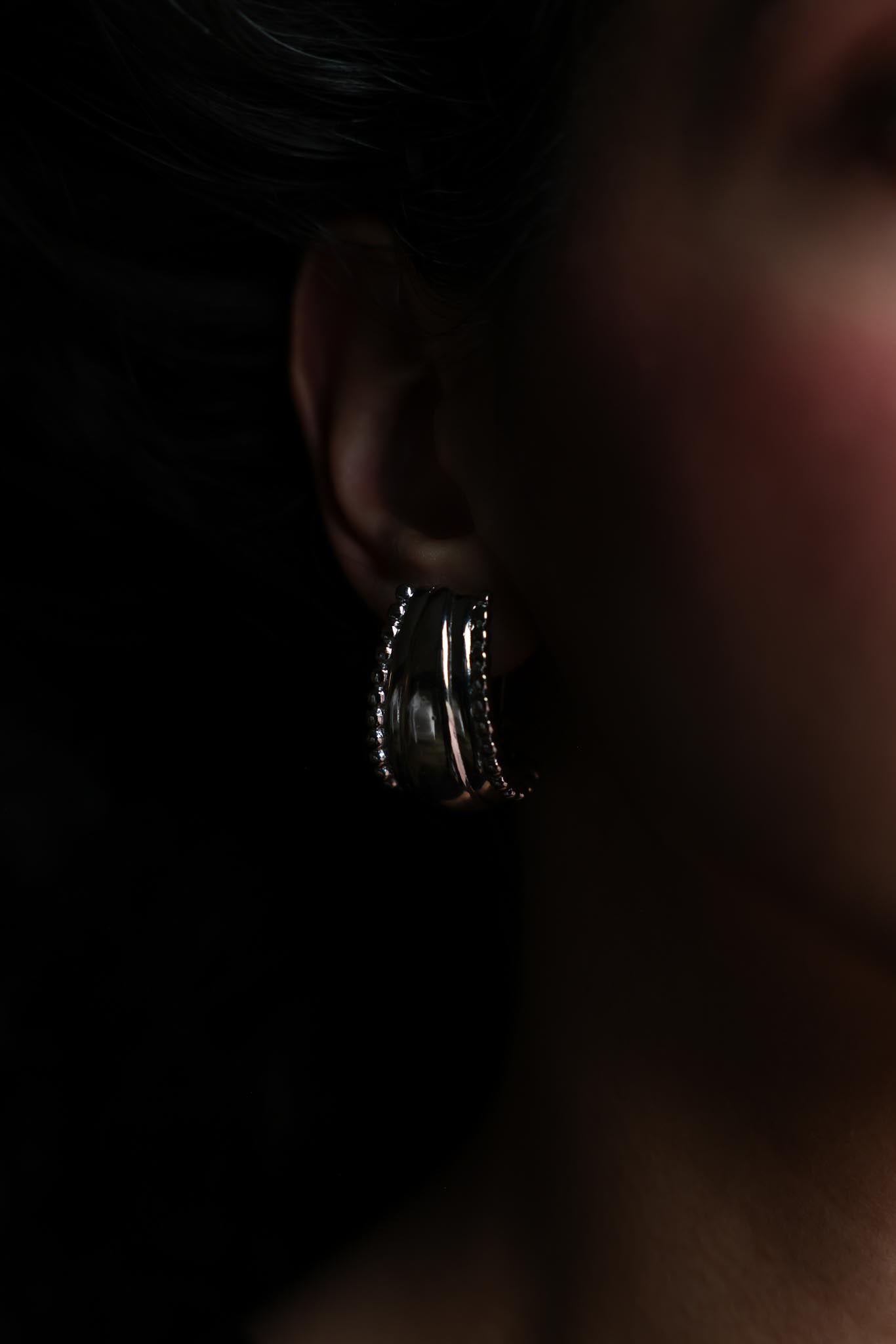 Silver Tone Beaded Edge Clip-On Earrings|Vintage Baazaar 
