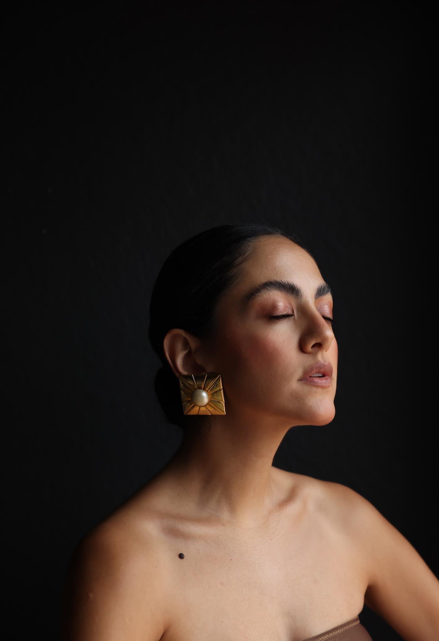 Geometric Pearl Radiance Clip-On Earrings|Vintage Baazaar 