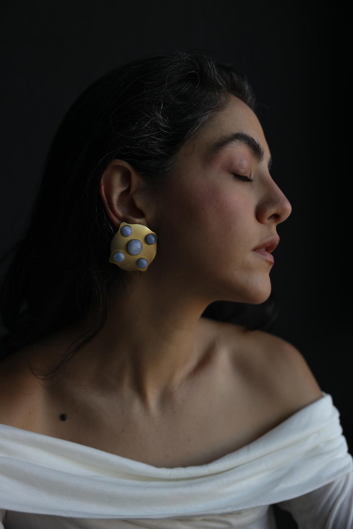 Vintage Matte Gold & Blue Cabochon Clip-On Earrings|Vintage Baazaar 