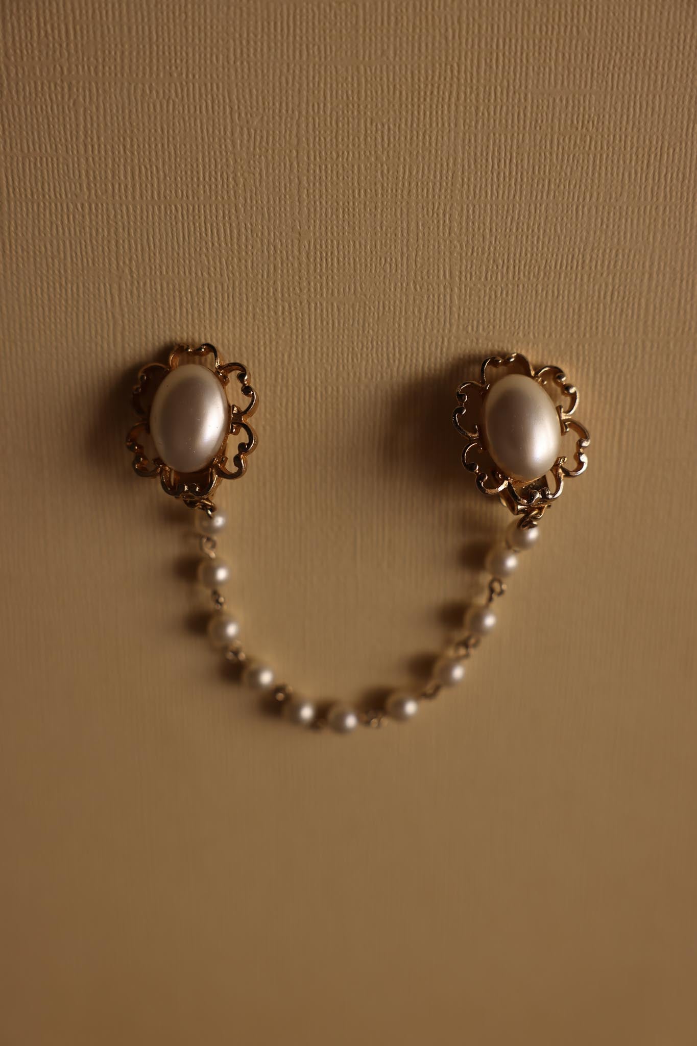 Gold-Tone Faux Pearl Sweater Clip with Beaded Chain|Vintage Baazaar 