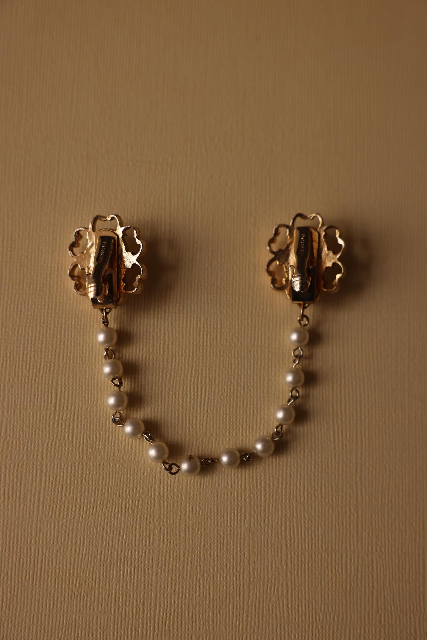Gold-Tone Faux Pearl Sweater Clip with Beaded Chain|Vintage Baazaar 