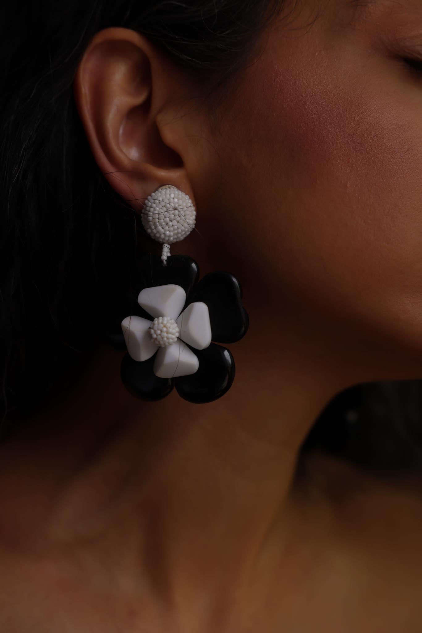 Sachin & Babi Black and White Flower Statement Clip-On Earrings|Vintage Baazaar 