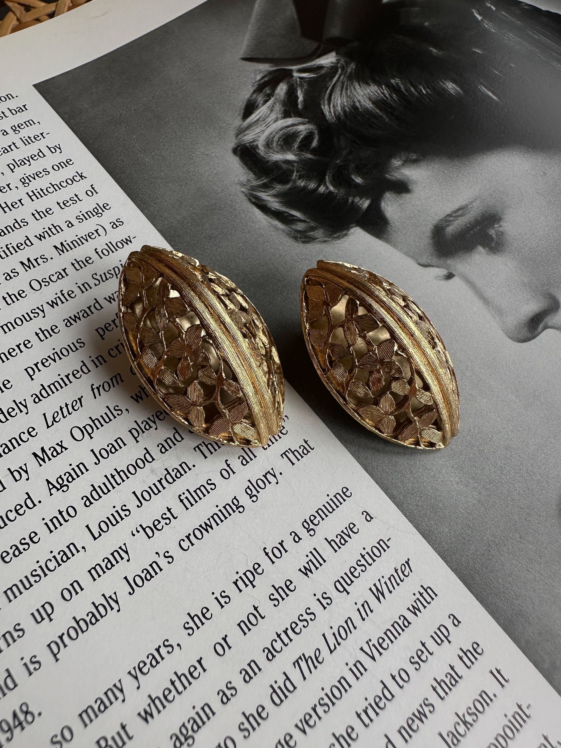 Golden Lace Leaf Earrings|Vintage Baazaar 