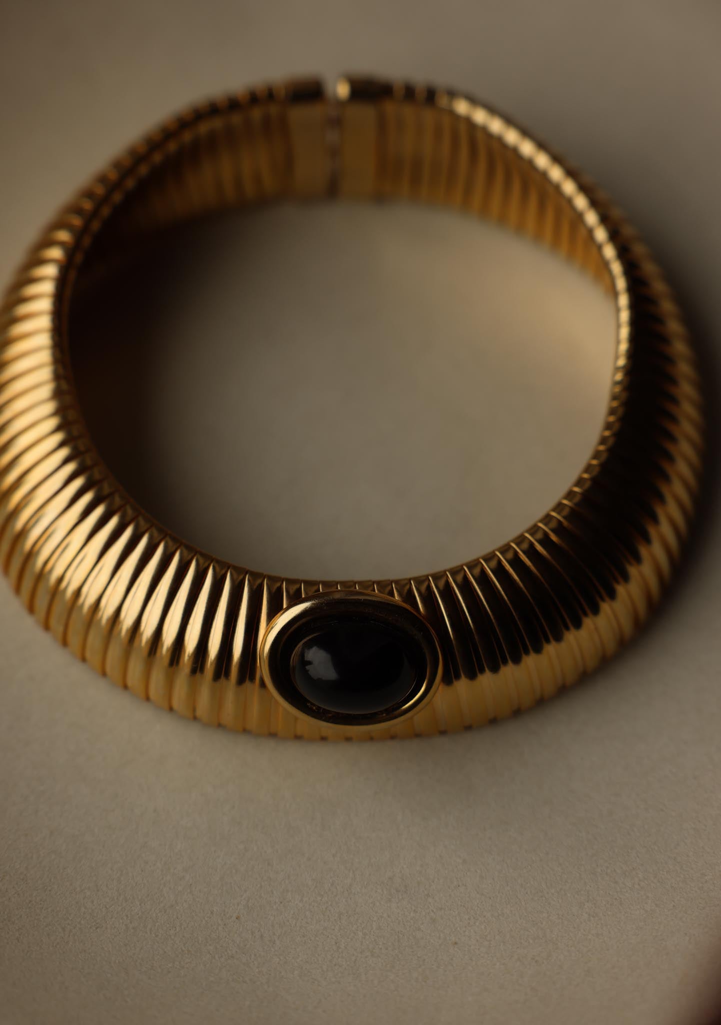 1980s Chunky Omega Chain Black Cabochon Necklace|Vintage Baazaar 