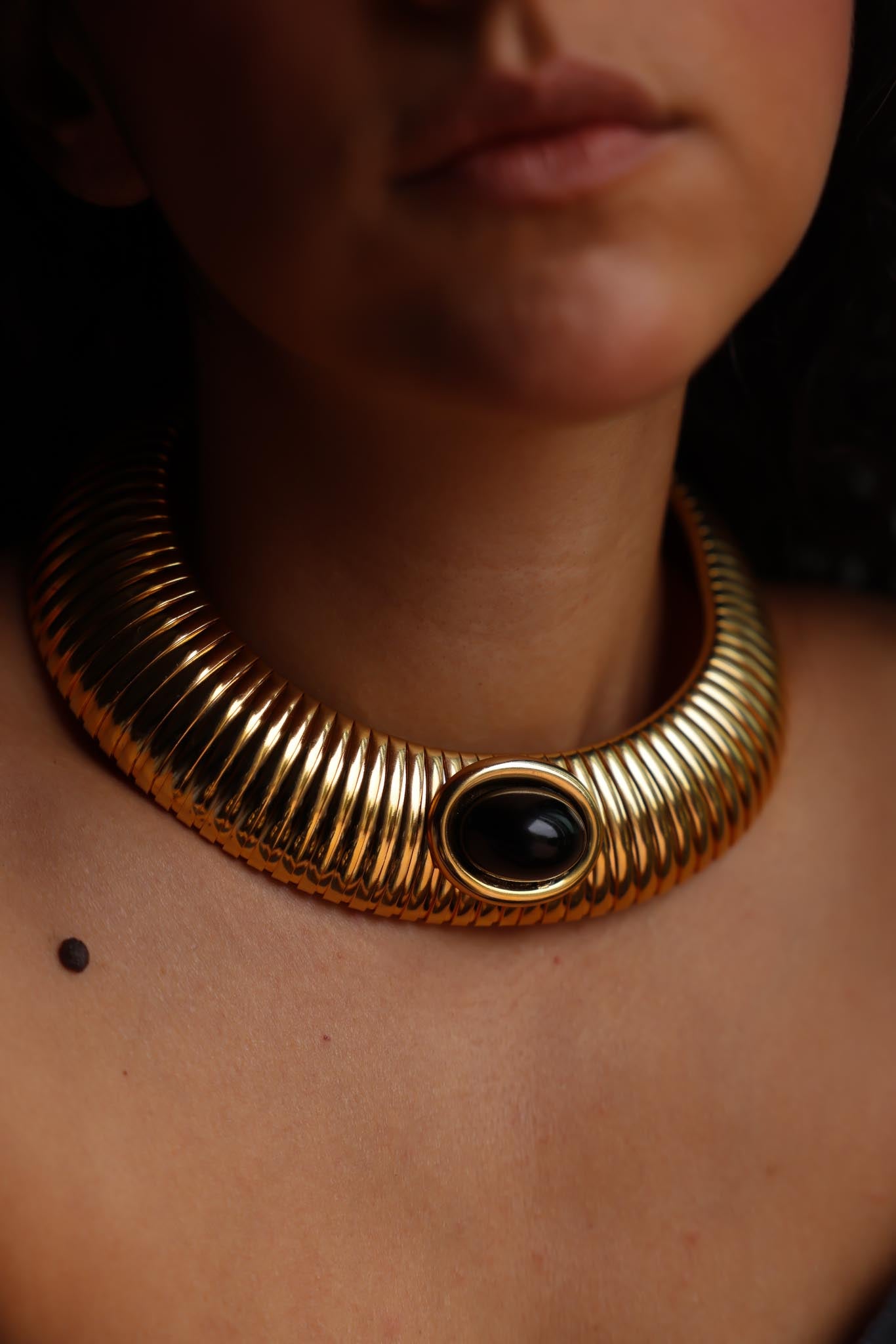 1980s Chunky Omega Chain Black Cabochon Necklace|Vintage Baazaar 