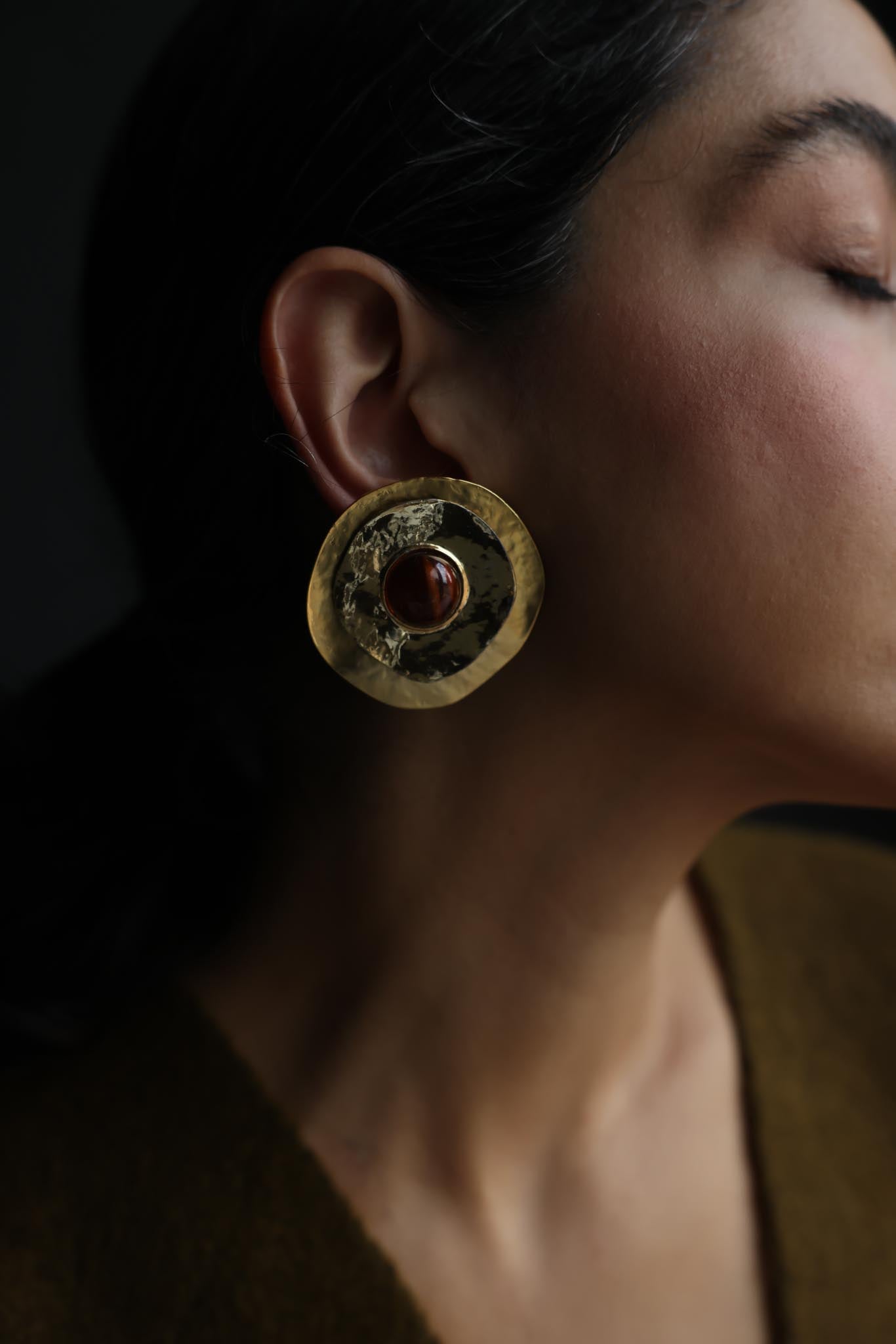 Vintage Hammered Gold Tone Disc Clip-On Earrings