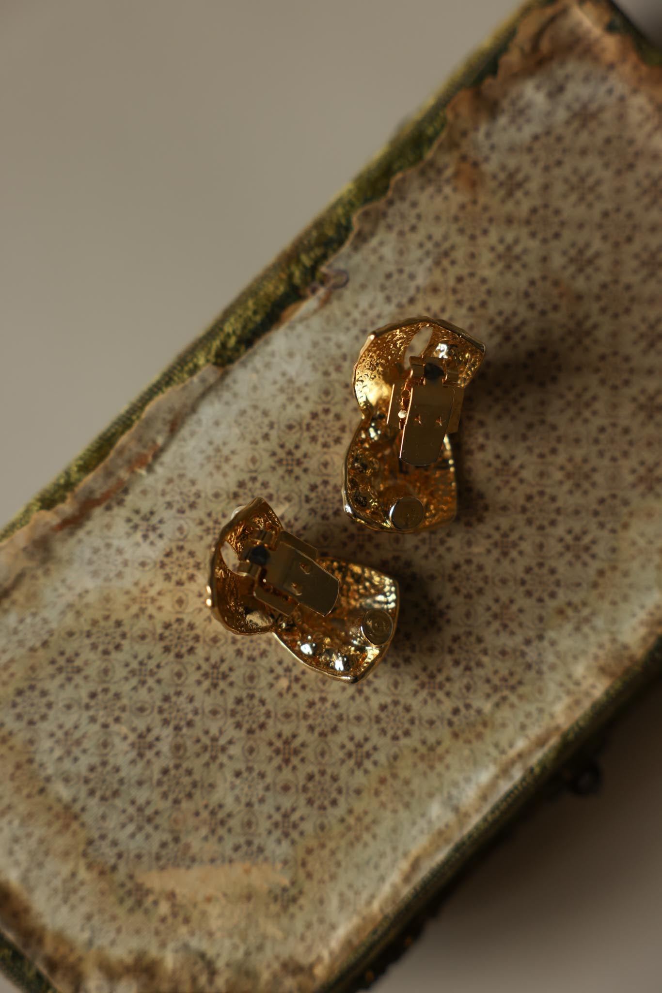 Gold-Tone Faux Pearl Sculpted Shoe Clips