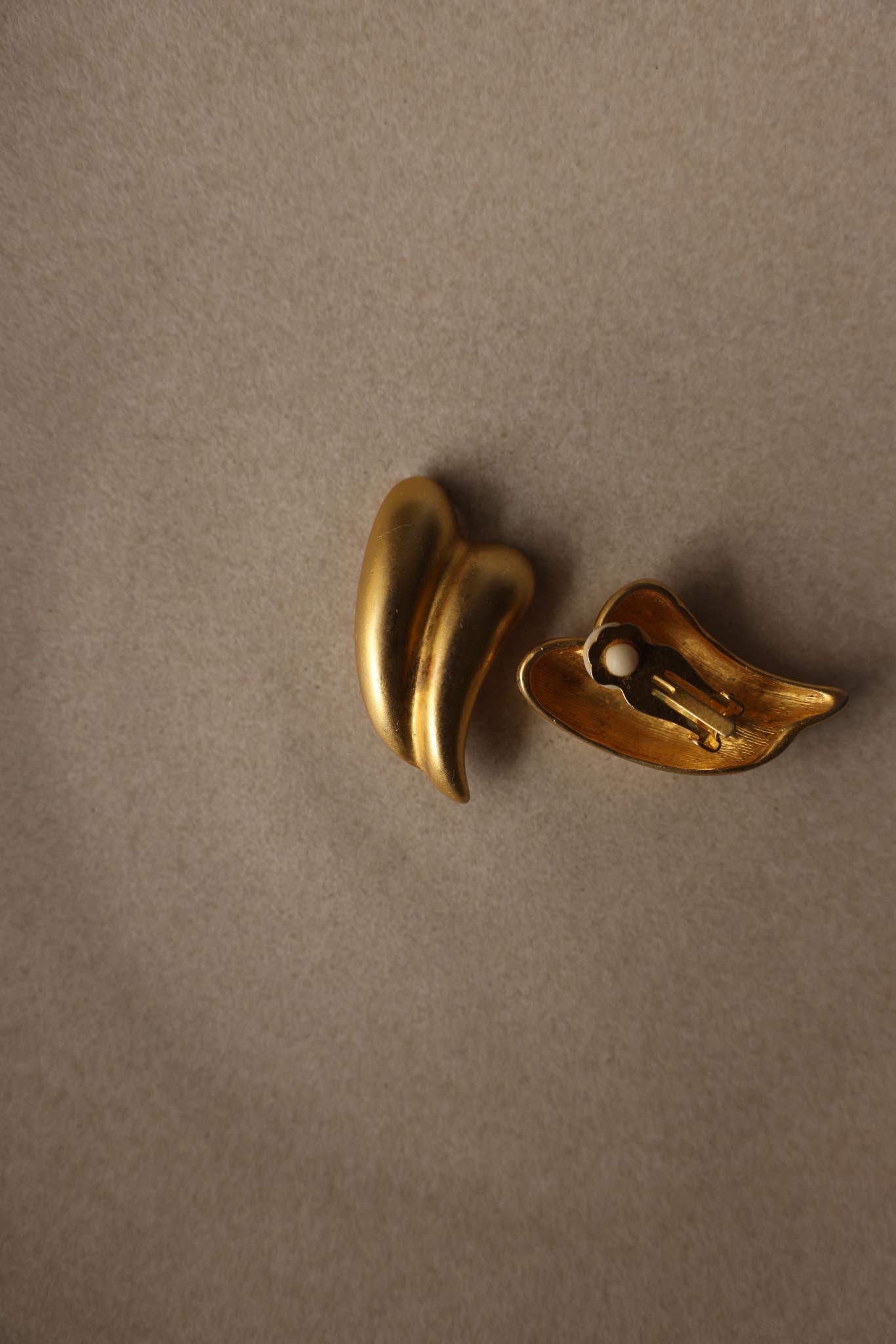 Vintage Matte Gold Sculptural Clip-On Earrings|Vintage Baazaar 