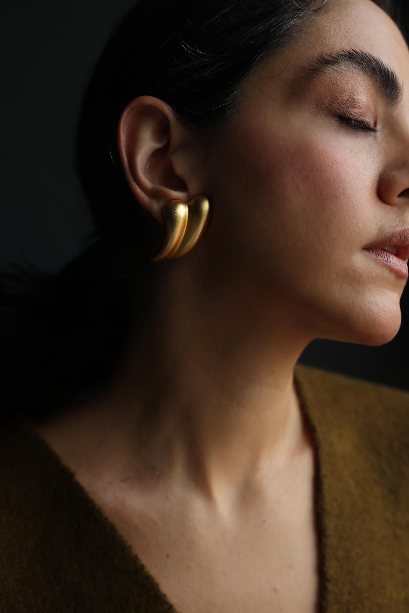 Vintage Matte Gold Sculptural Clip-On Earrings|Vintage Baazaar 