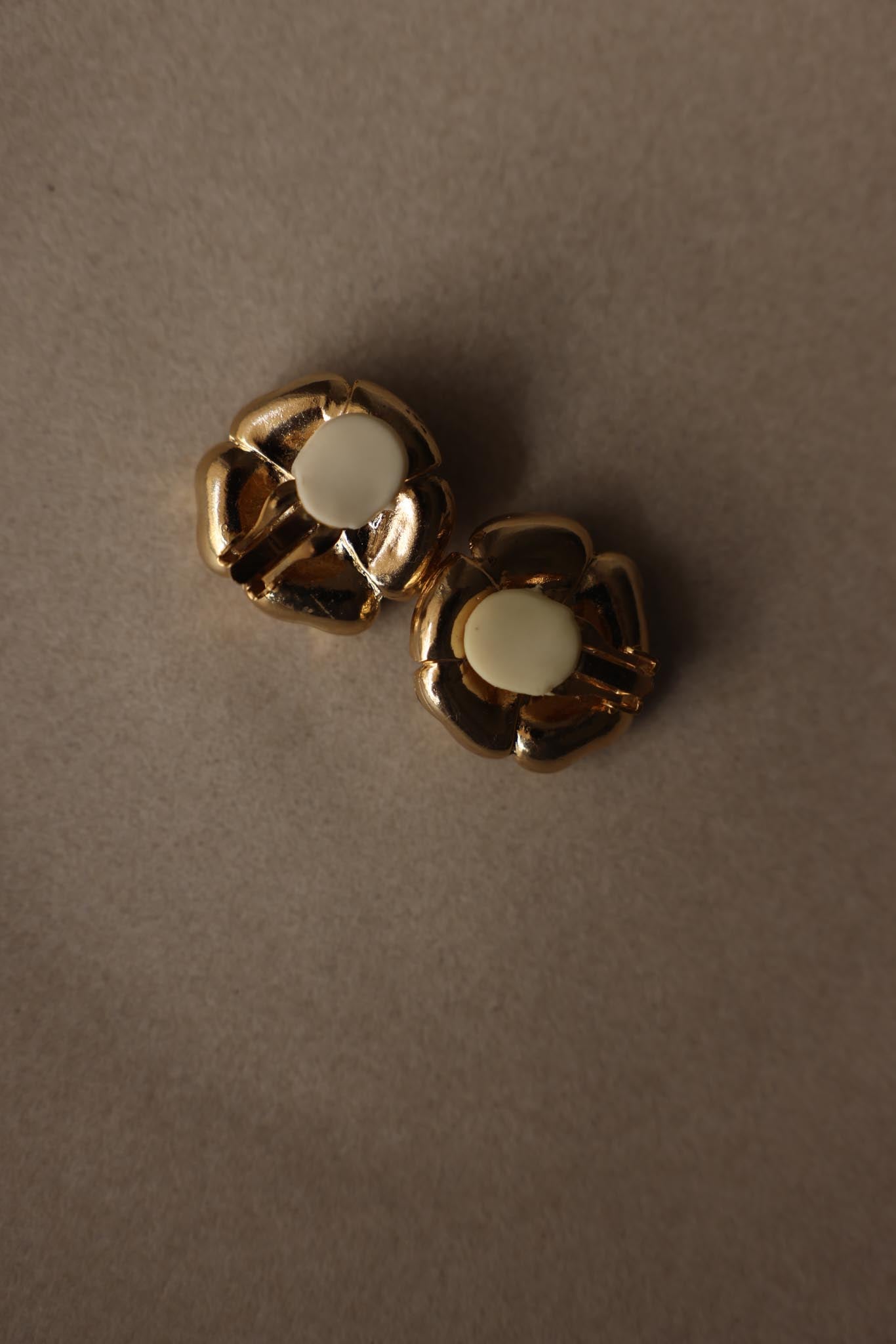 Vintage Gold Tone Rhinestone Flower Clip-On Earrings