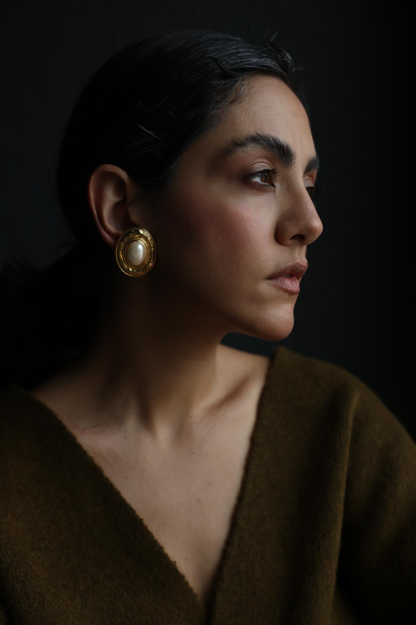 Vintage Gold Tone Faux Pearl Oval Clip-On Earrings|Vintage Baazaar 