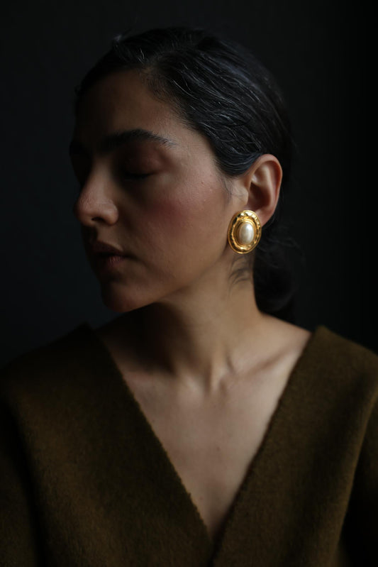 Vintage Gold Tone Faux Pearl Oval Clip-On Earrings|Vintage Baazaar 