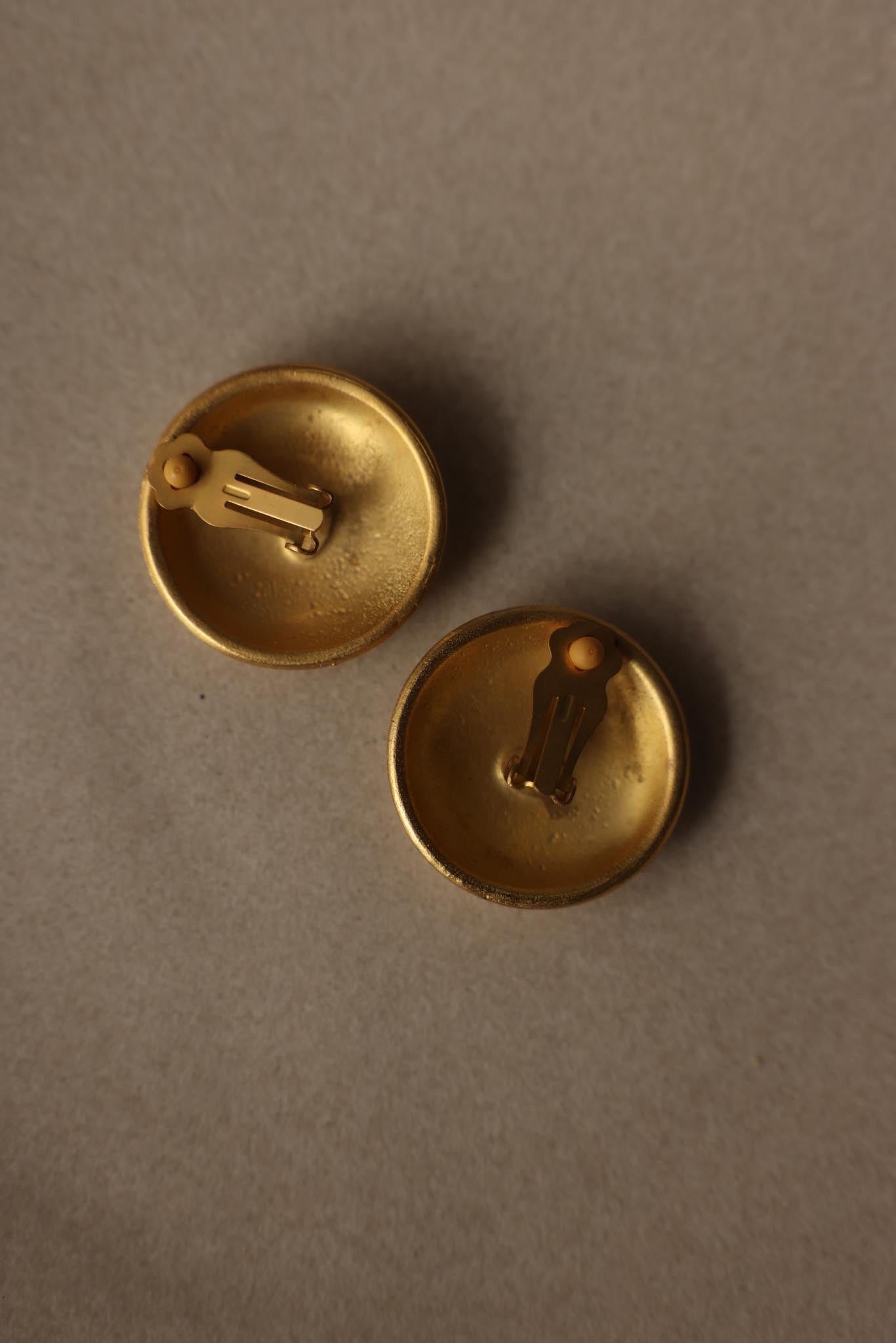 Vintage Brushed Gold Swirl Clip-On Earrings|Vintage Baazaar 
