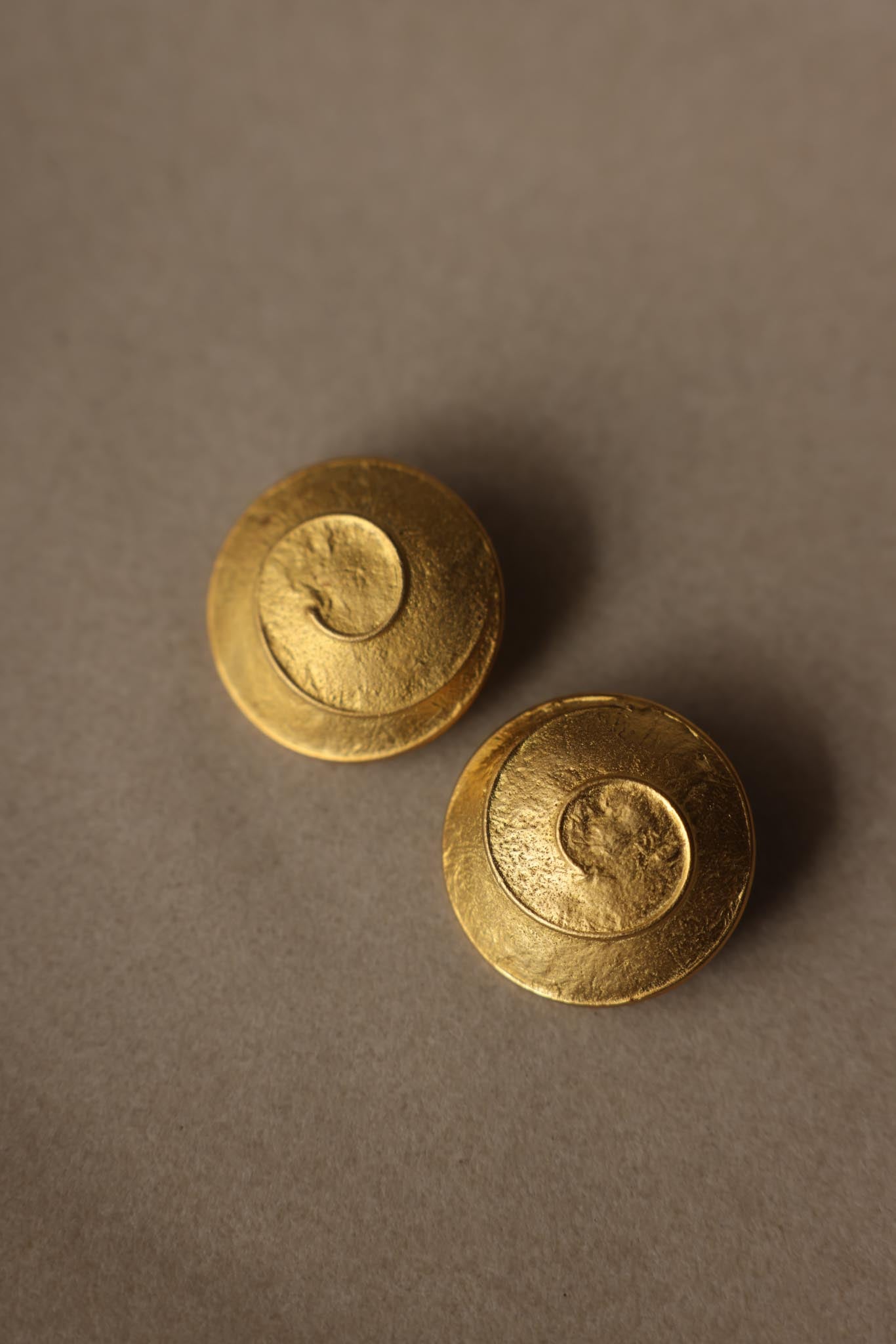 Vintage Brushed Gold Swirl Clip-On Earrings|Vintage Baazaar 