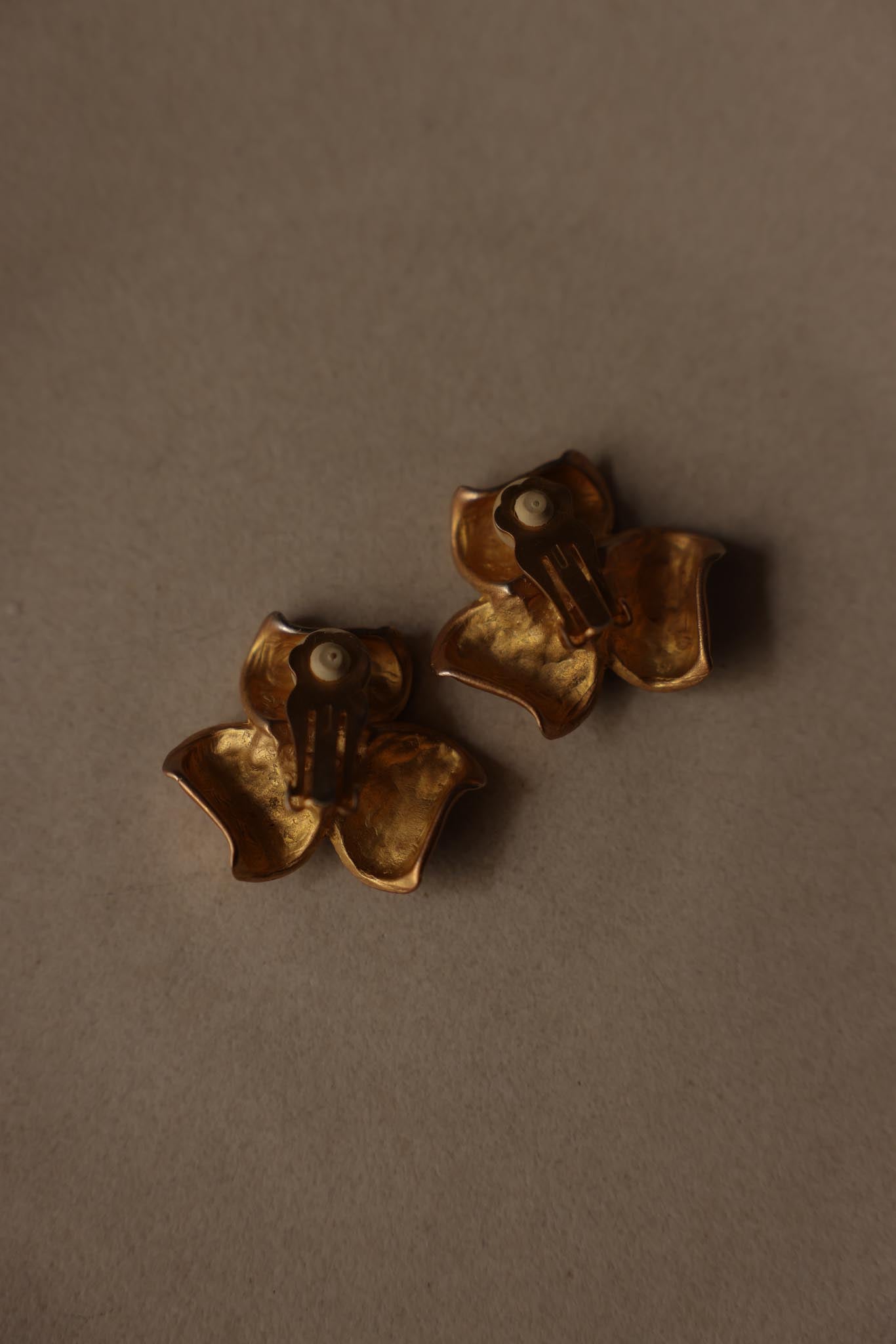 1980s Matte Gold and Pink Flower Clip-On Earrings