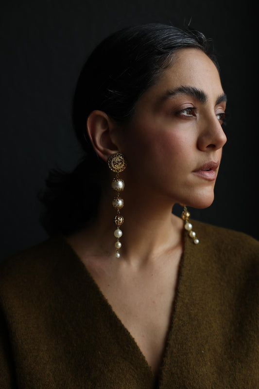 Vintage Gold Tone Faux Pearl Dangle Clip-On Earrings|Vintage Baazaar 