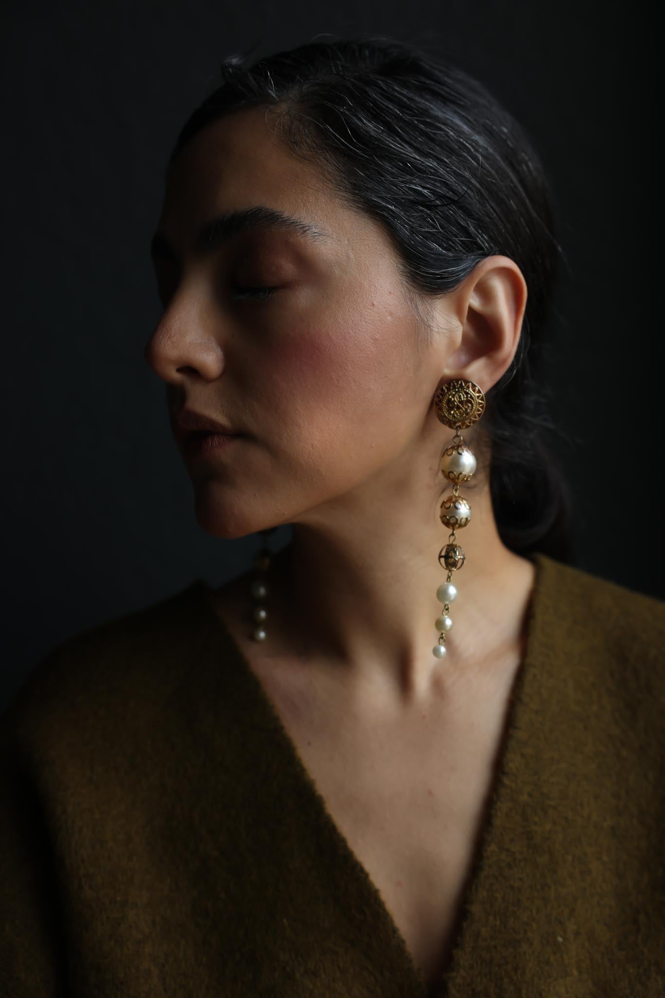 Vintage Gold Tone Faux Pearl Dangle Clip-On Earrings|Vintage Baazaar 