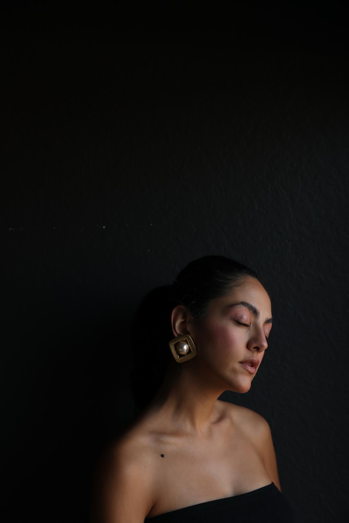 Matte Gold Faux Pearl Clip-On Earrings|Vintage Baazaar 