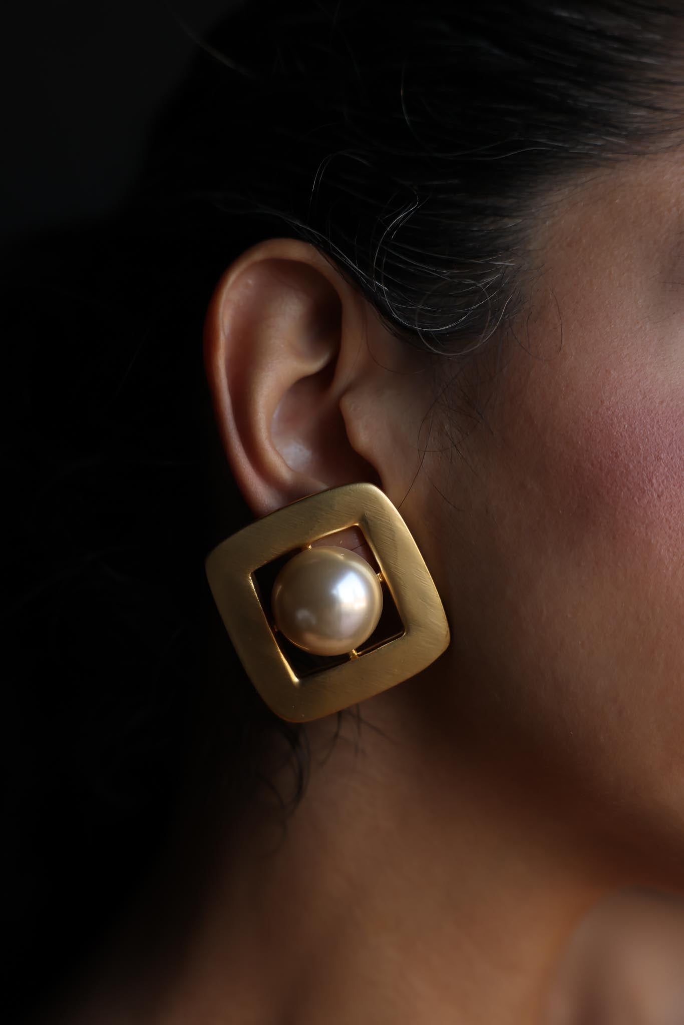 Matte Gold Faux Pearl Clip-On Earrings|Vintage Baazaar 